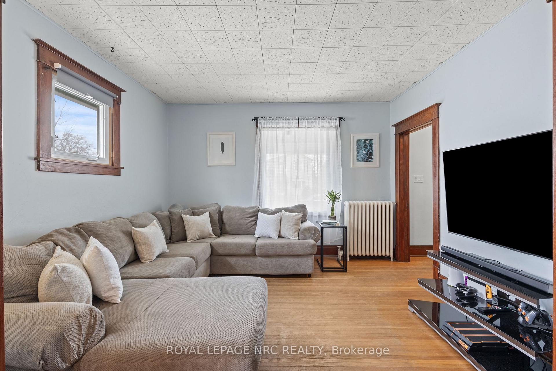 Photo 10 of 39 Dexter Street, St. Catharines, Ridley — HOMEH