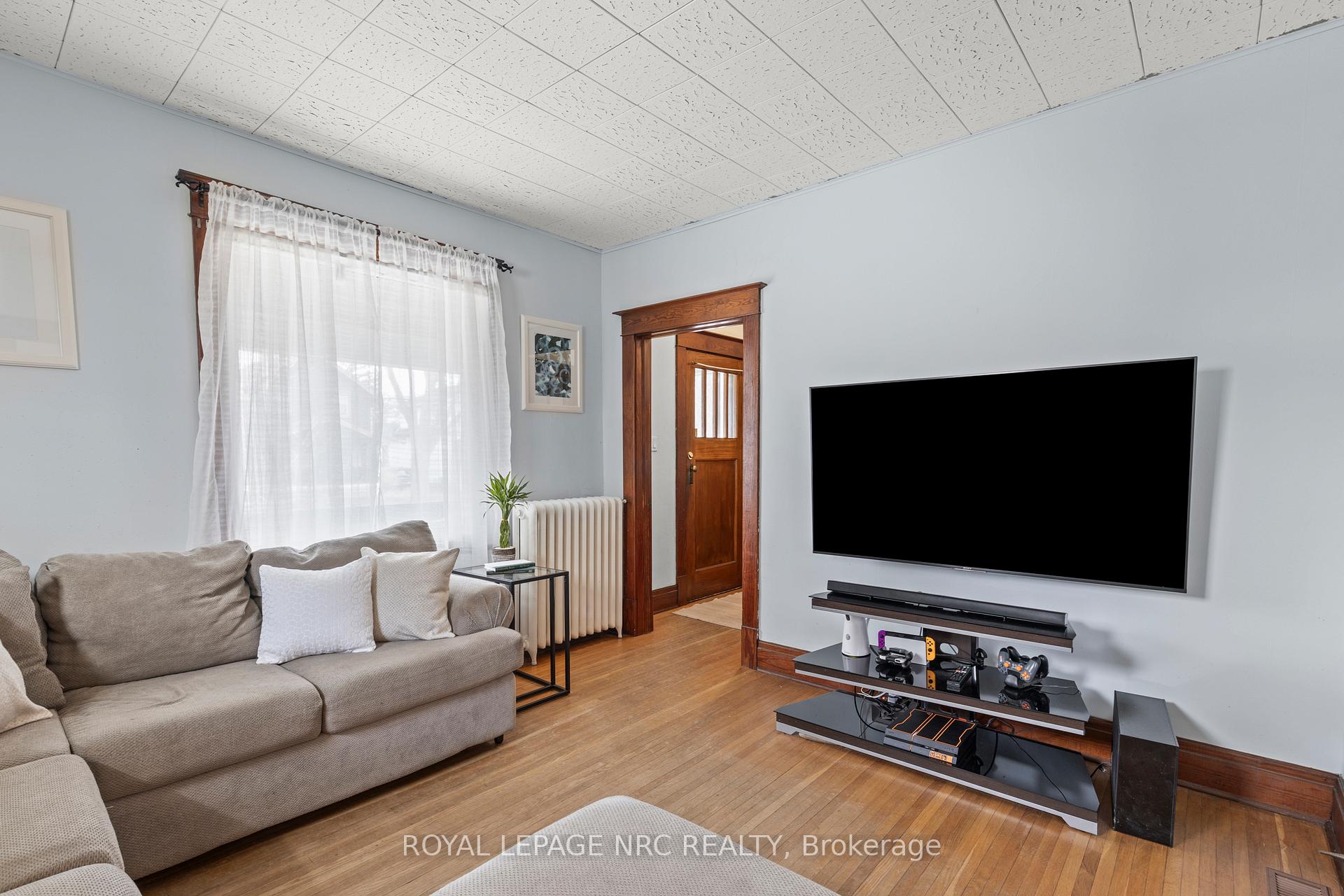Photo 11 of 39 Dexter Street, St. Catharines, Ridley — HOMEH