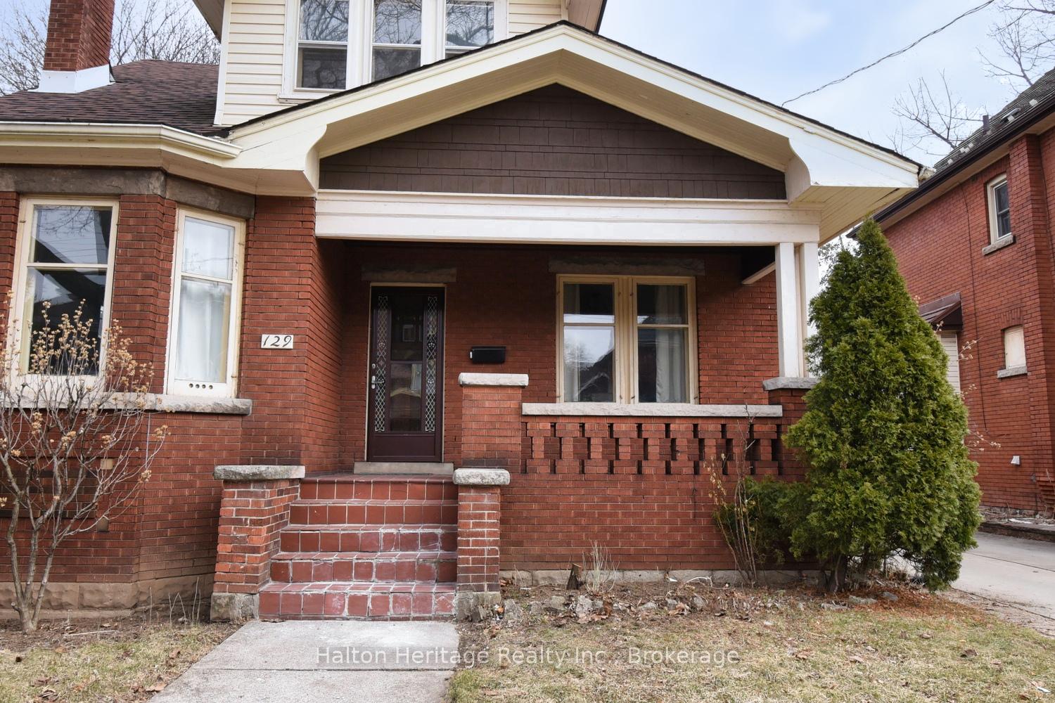 Photo 3 of 129 Eastbourne Avenue, Hamilton, St. Clair — HOMEH