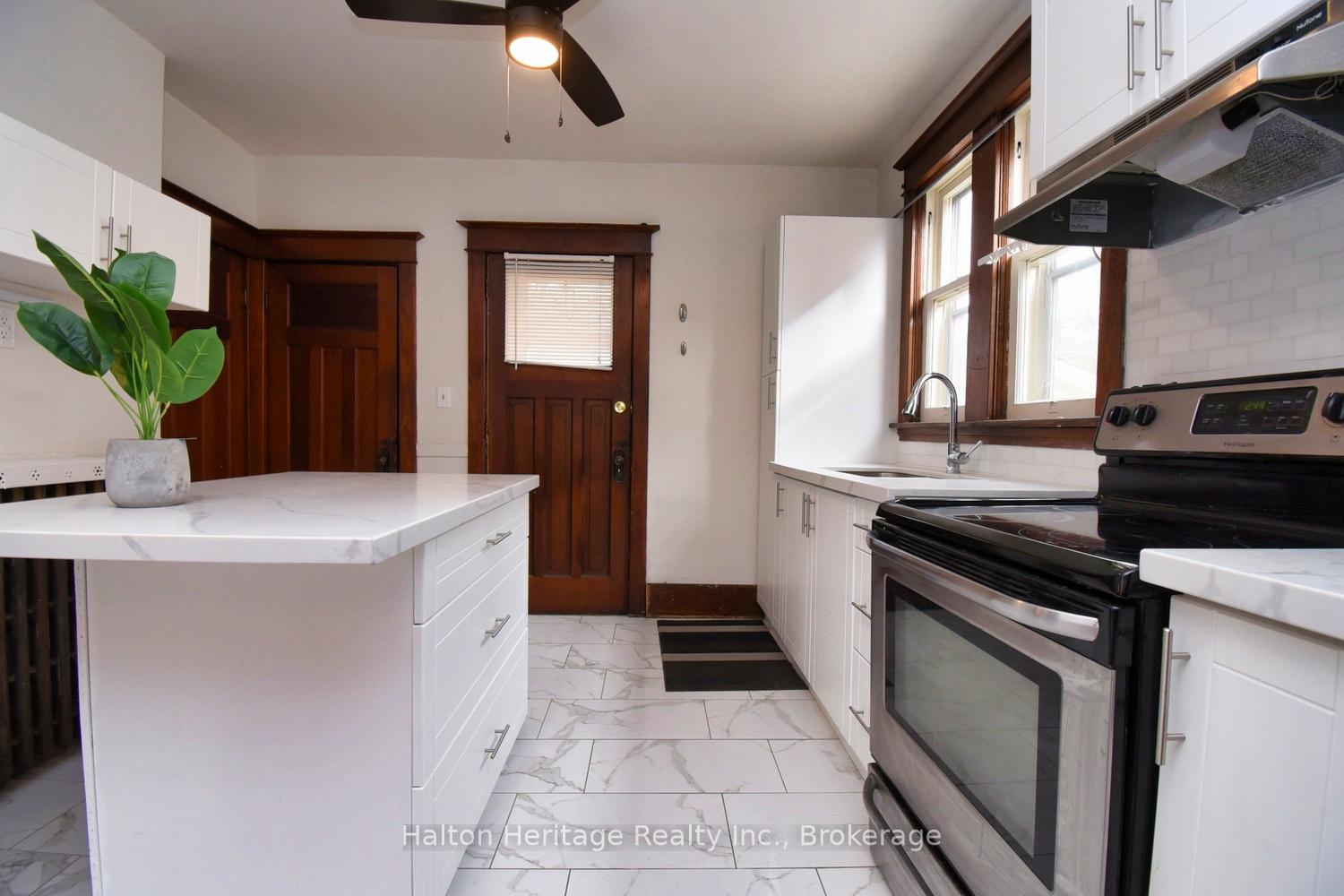 Photo 15 of 129 Eastbourne Avenue, Hamilton, St. Clair — HOMEH