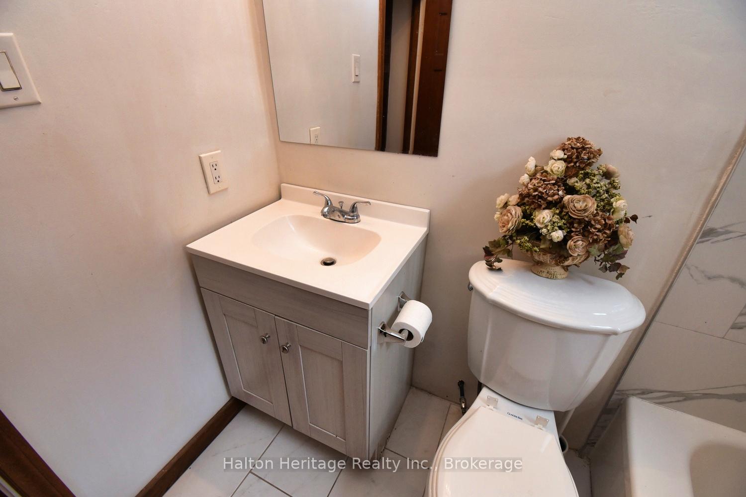 Photo 32 of 129 Eastbourne Avenue, Hamilton, St. Clair — HOMEH