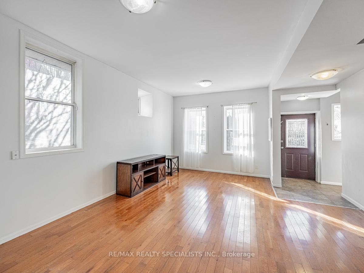 Photo 5 of 166 Hess Street N, Hamilton, Strathcona — HOMEH