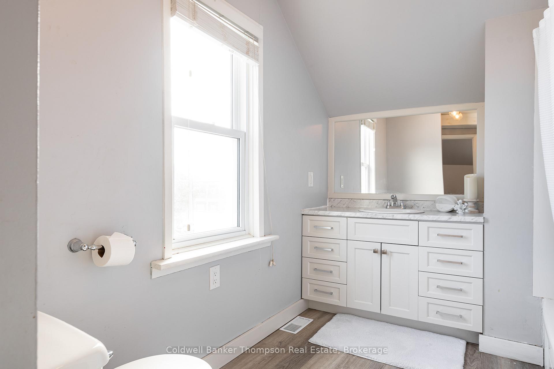 Photo 20 of 165 Yonge Street, Burk's Falls — HOMEH
