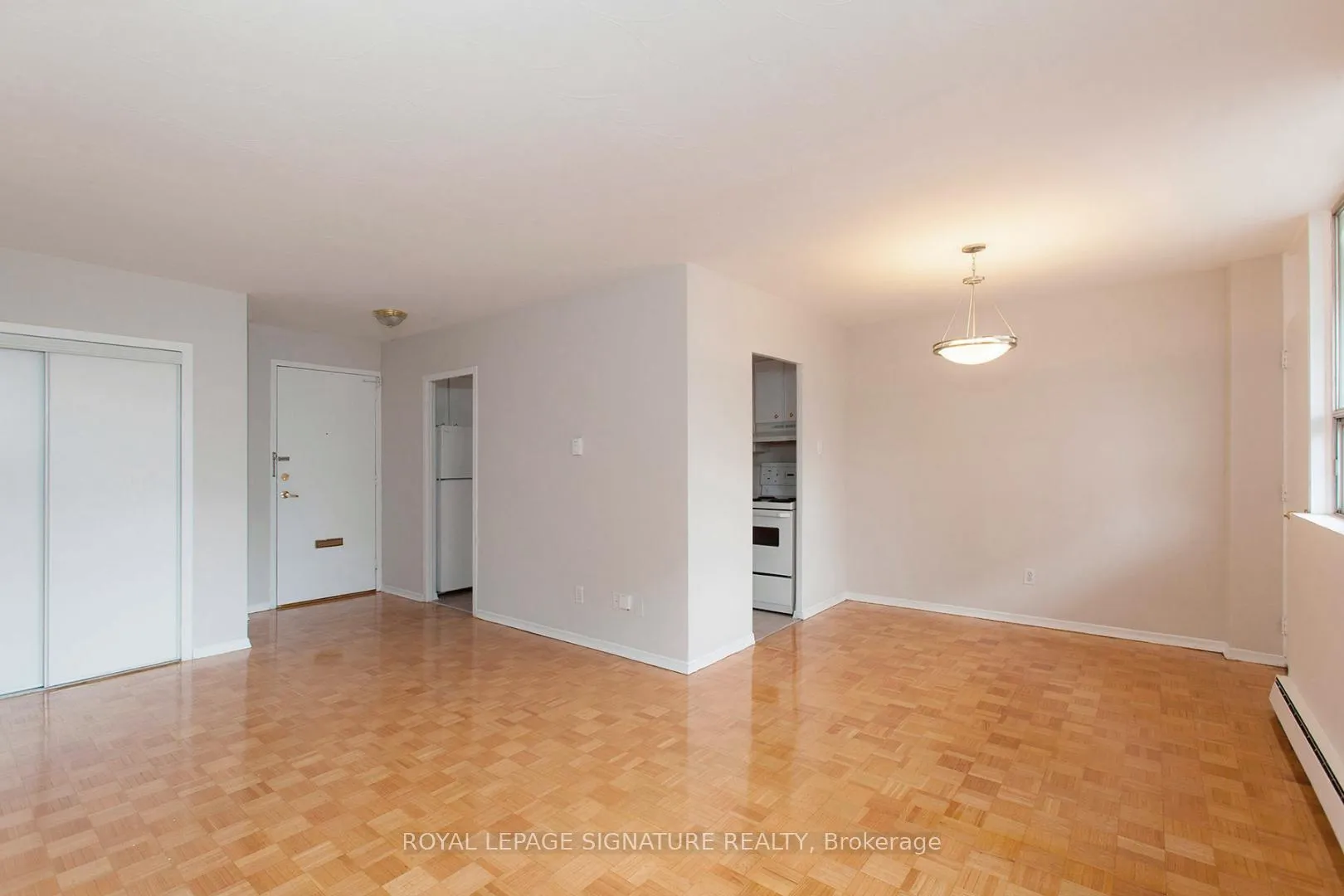 Front of Unit 203, 525 Eglinton Avenue E