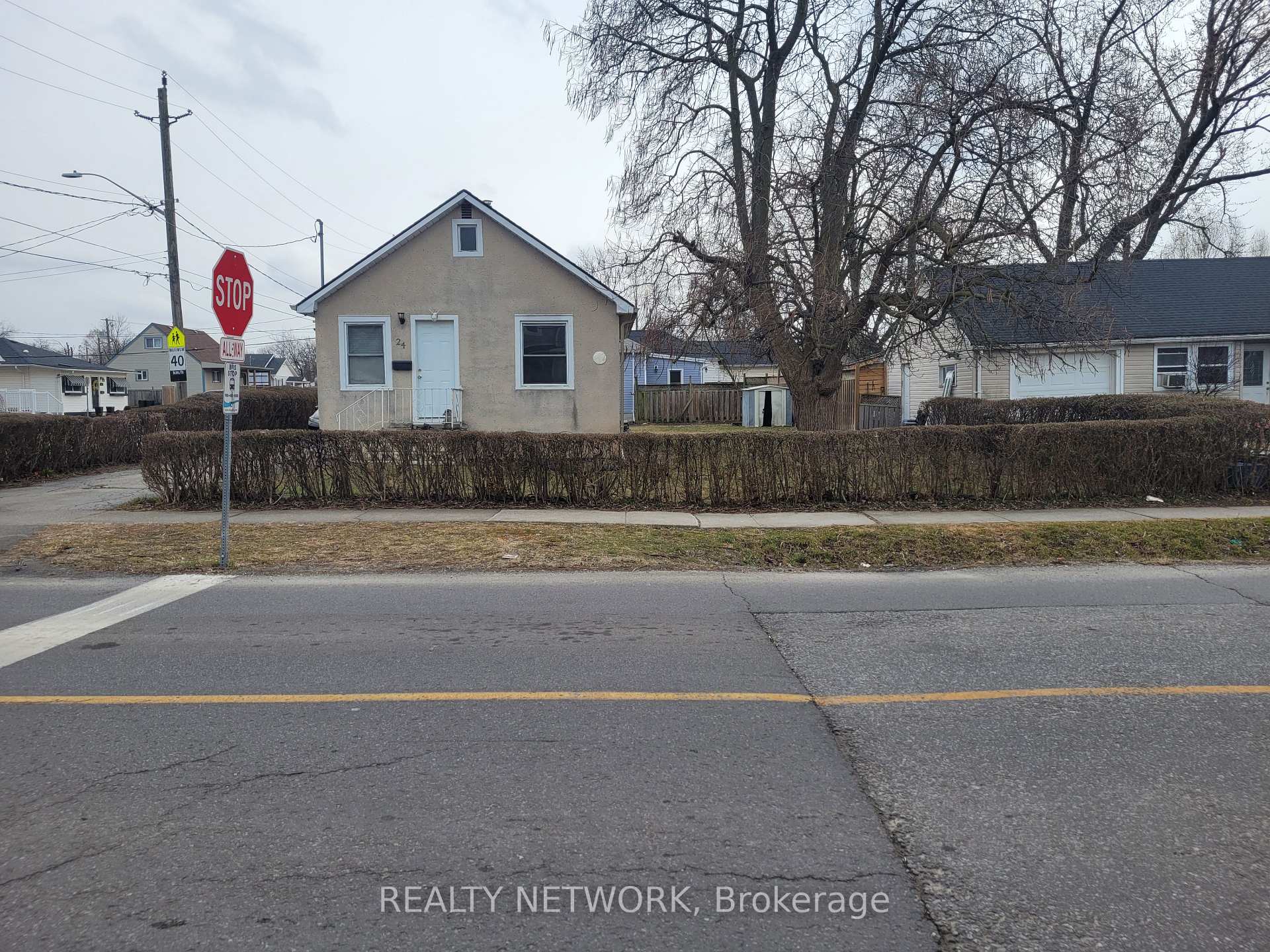 Photo 4 of 24 Bloomfield Avenue, St. Catharines, Secord Woods — HOMEH