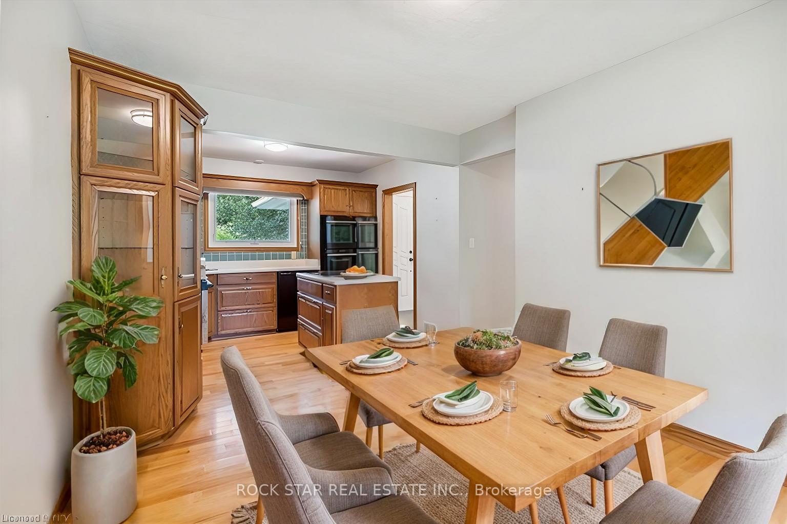 Photo 3 of 28 Valerie Drive, St. Catharines, Glendale/Glenridge — HOMEH