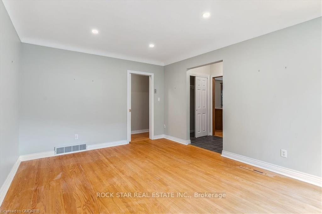 Photo 5 of 28 Valerie Drive, St. Catharines, Glendale/Glenridge — HOMEH