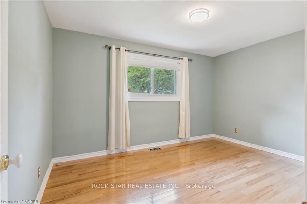 Photo 11 of 28 Valerie Drive, St. Catharines, Glendale/Glenridge — HOMEH