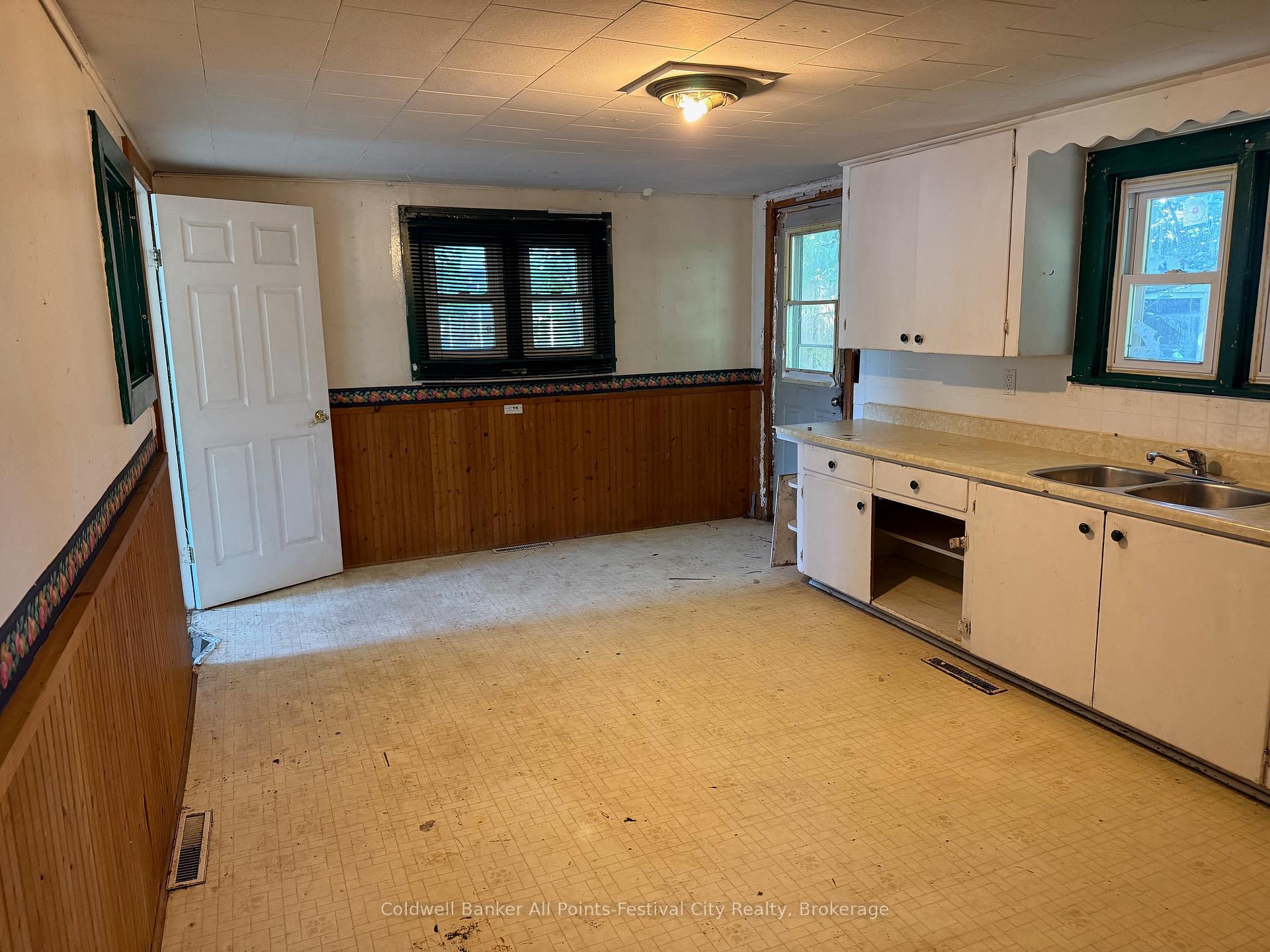 Photo 5 of 9 Blake Street E, Goderich, Goderich (Town) — HOMEH