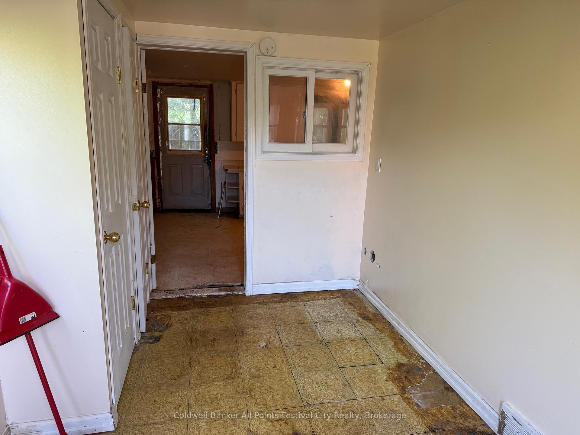 Photo 11 of 9 Blake Street E, Goderich, Goderich (Town) — HOMEH