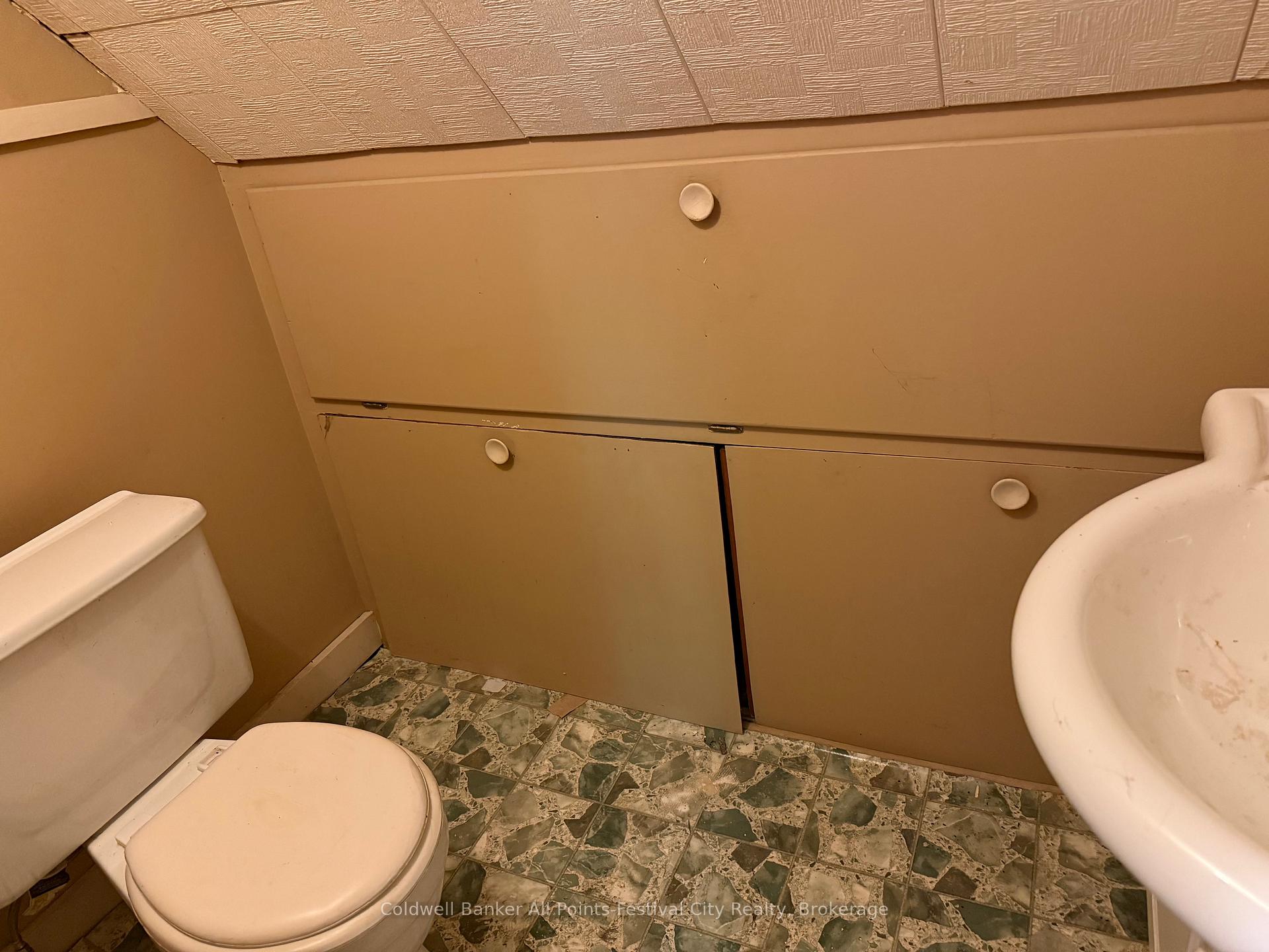 Photo 10 of 9 Blake Street E, Goderich, Goderich (Town) — HOMEH