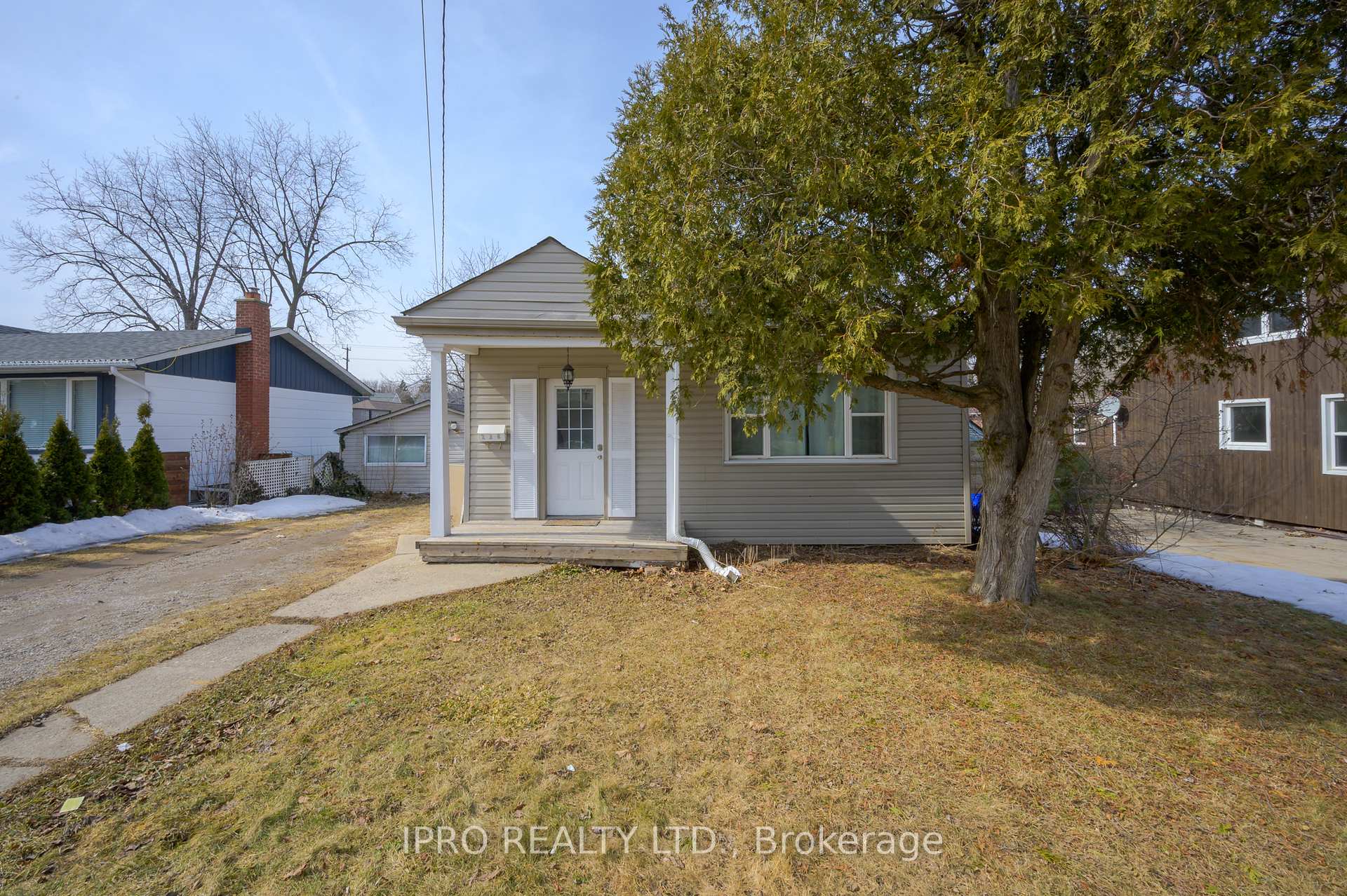 Photo 2 of 238 West 19th Street, Hamilton, Buchanan — HOMEH