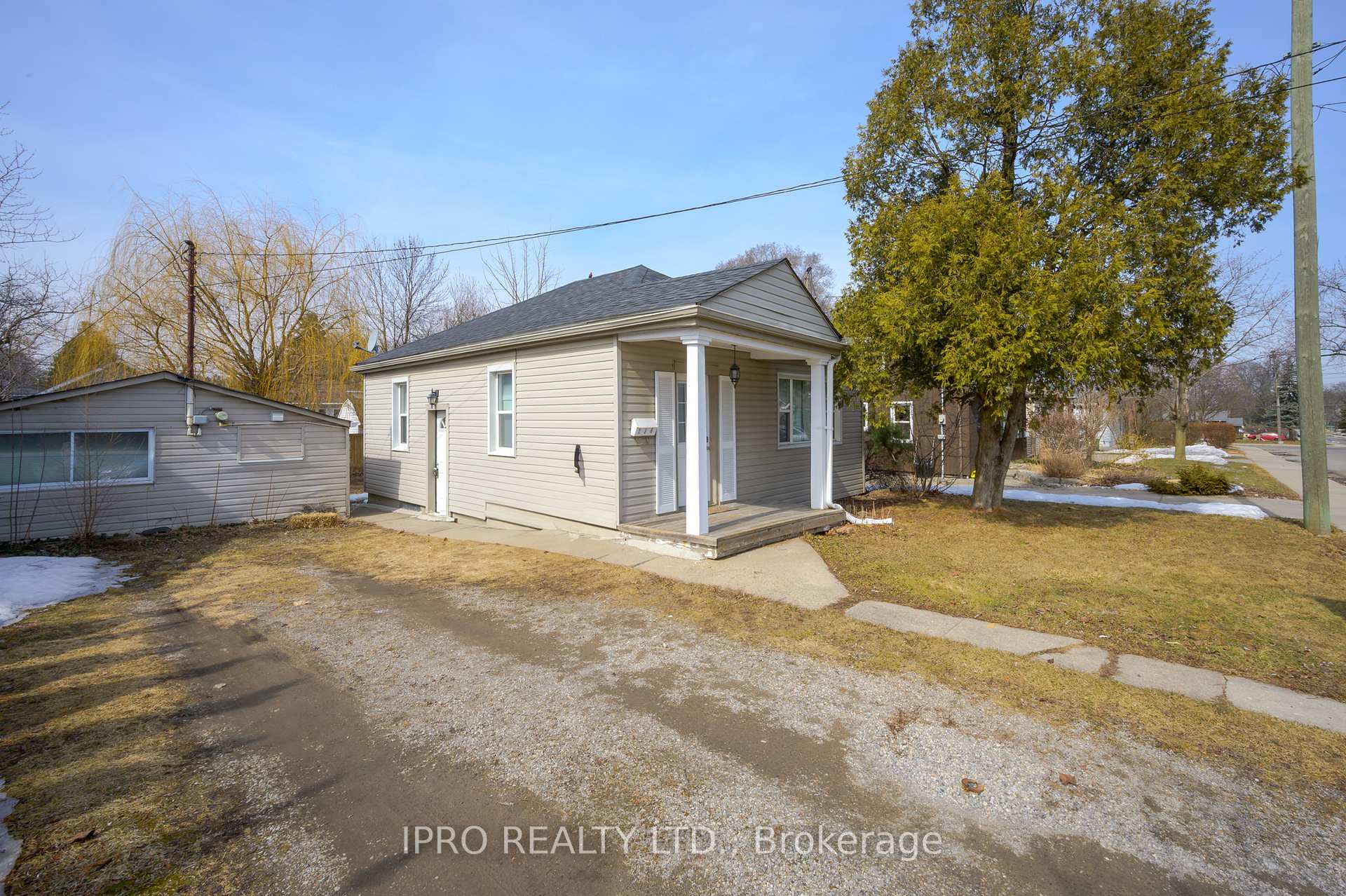 Photo 3 of 238 West 19th Street, Hamilton, Buchanan — HOMEH