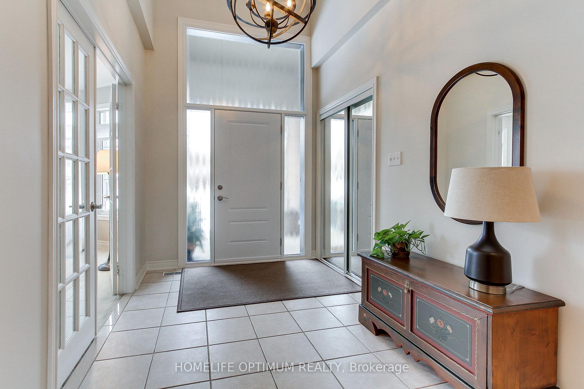 Photo 7 of 30 Benville Crescent E, Aurora, Aurora Estates — HOMEH