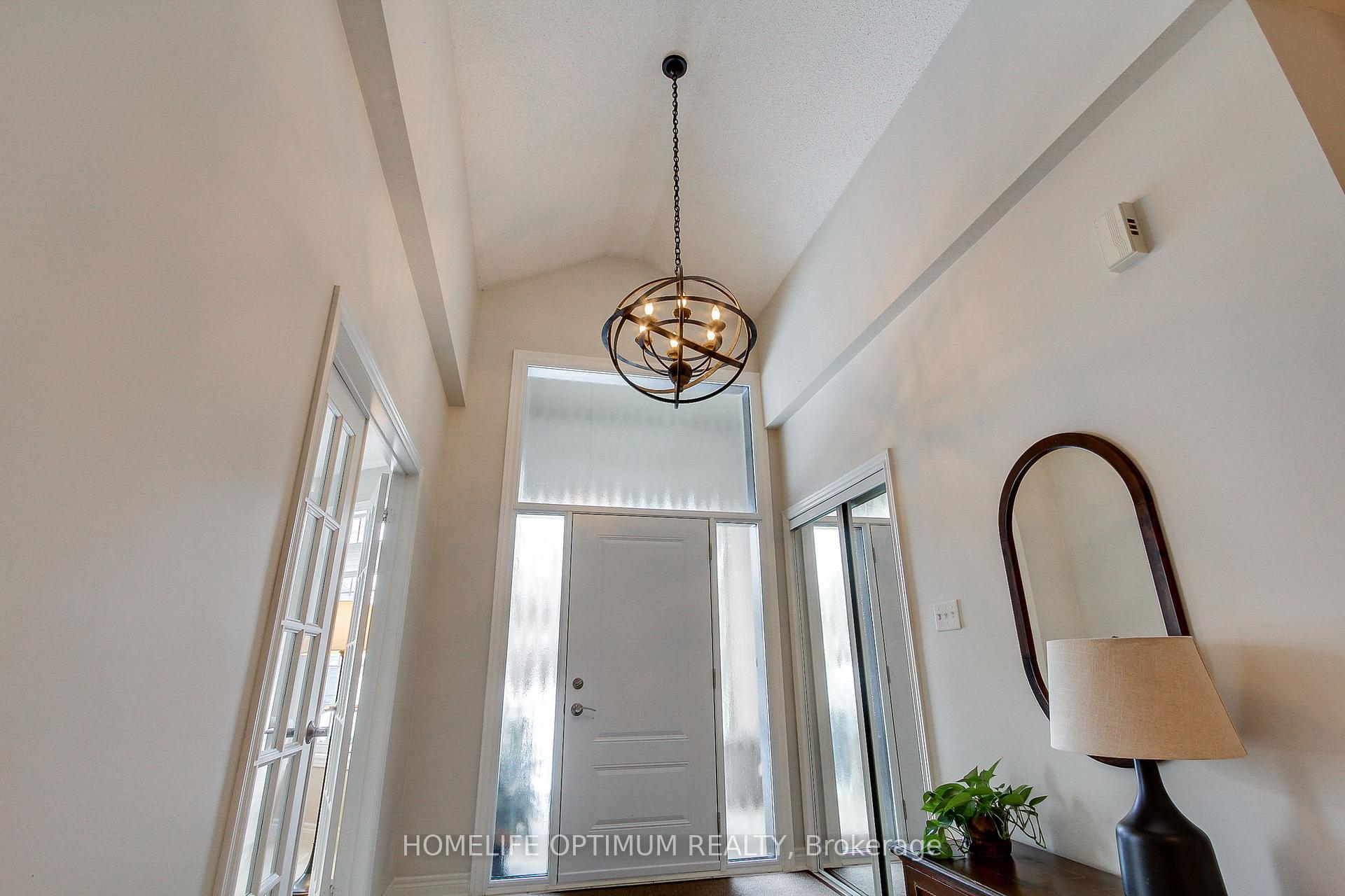 Photo 4 of 30 Benville Crescent E, Aurora, Aurora Estates — HOMEH