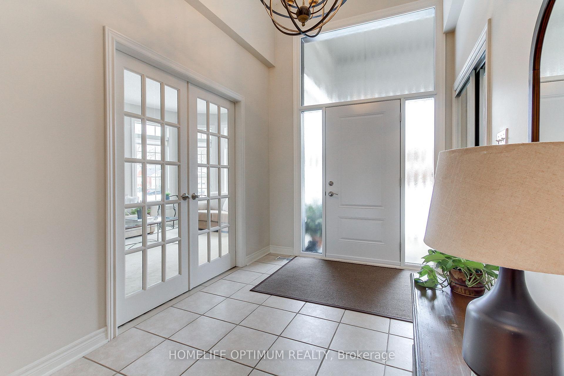 Photo 8 of 30 Benville Crescent E, Aurora, Aurora Estates — HOMEH