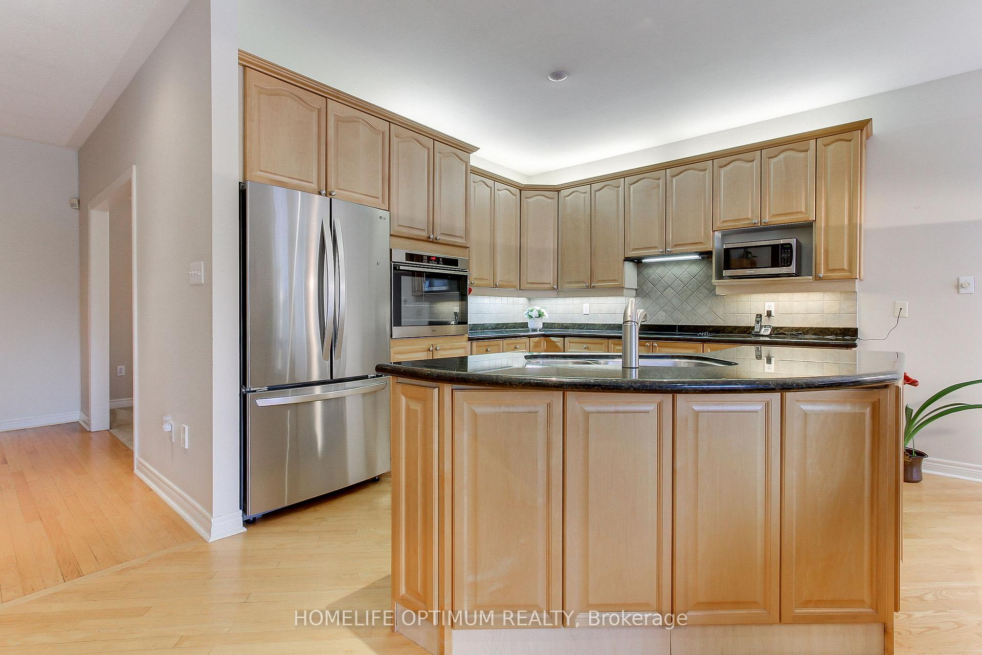 Photo 13 of 30 Benville Crescent E, Aurora, Aurora Estates — HOMEH
