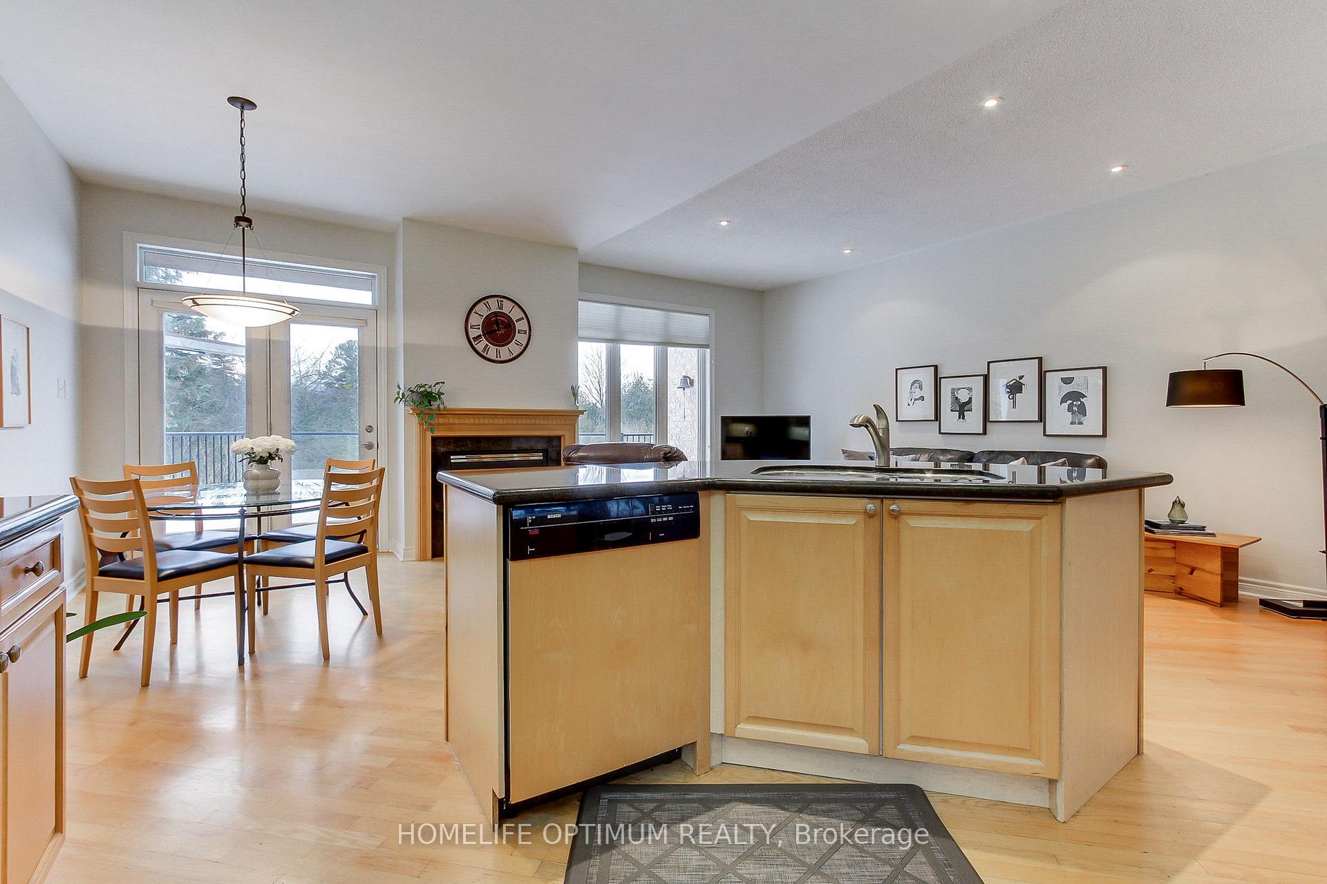 Photo 18 of 30 Benville Crescent E, Aurora, Aurora Estates — HOMEH