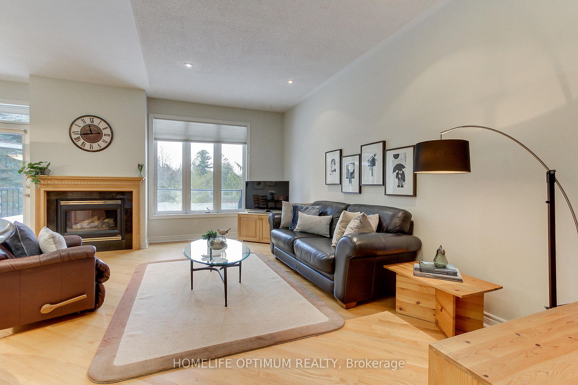 Photo 17 of 30 Benville Crescent E, Aurora, Aurora Estates — HOMEH