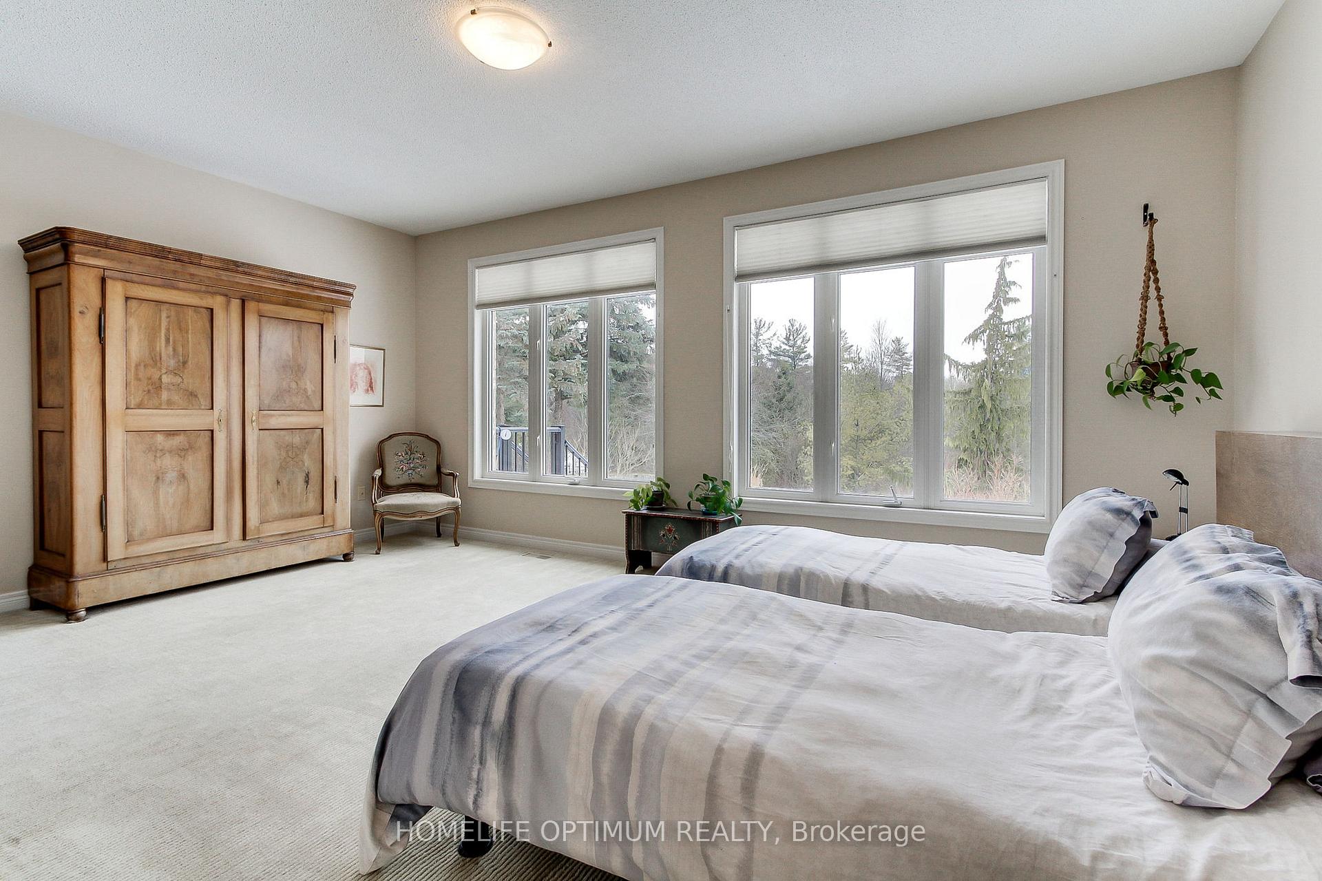 Photo 20 of 30 Benville Crescent E, Aurora, Aurora Estates — HOMEH