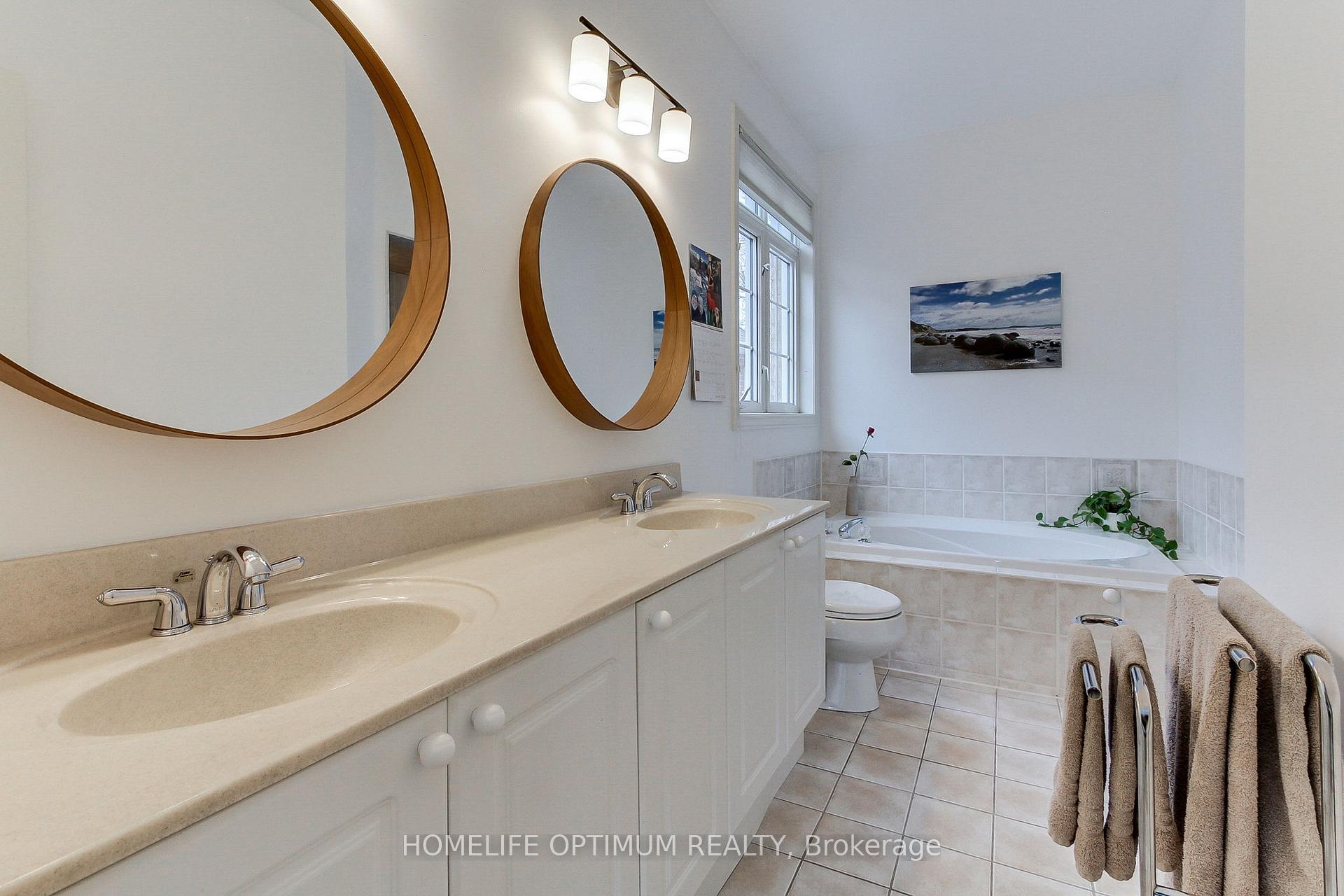 Photo 21 of 30 Benville Crescent E, Aurora, Aurora Estates — HOMEH