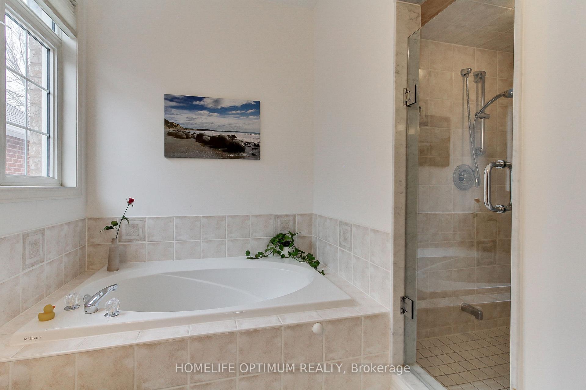 Photo 22 of 30 Benville Crescent E, Aurora, Aurora Estates — HOMEH