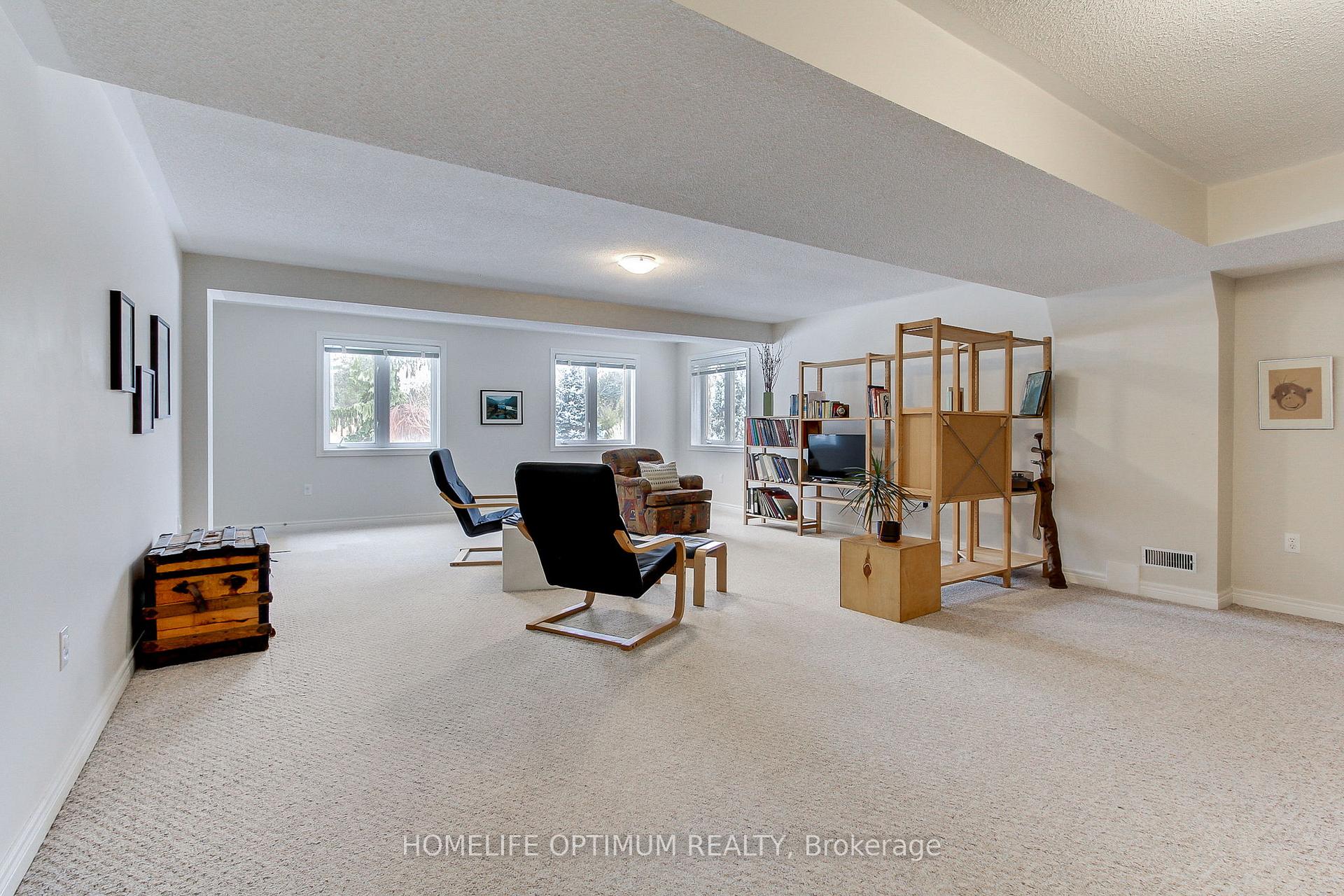 Photo 29 of 30 Benville Crescent E, Aurora, Aurora Estates — HOMEH
