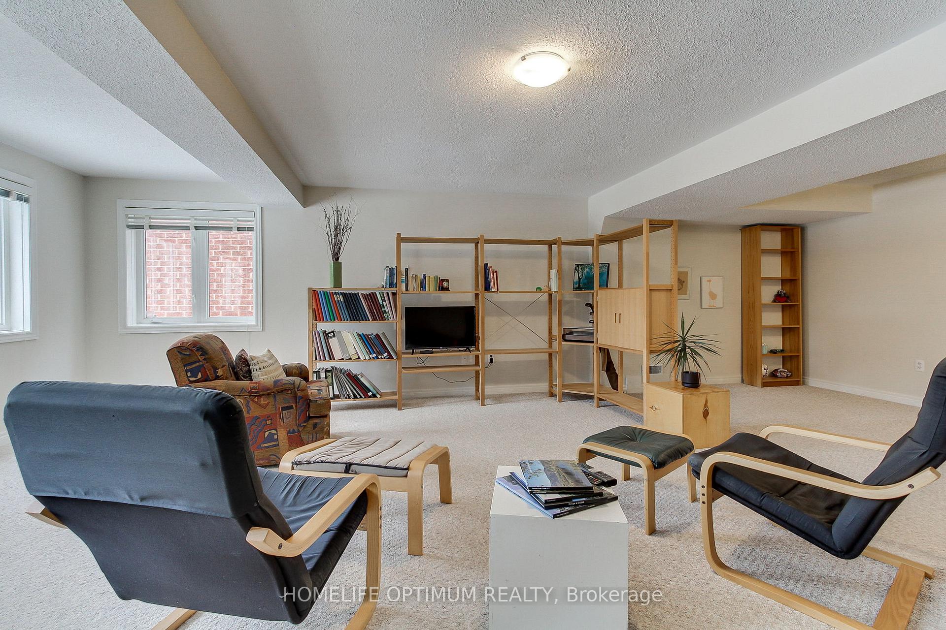 Photo 28 of 30 Benville Crescent E, Aurora, Aurora Estates — HOMEH