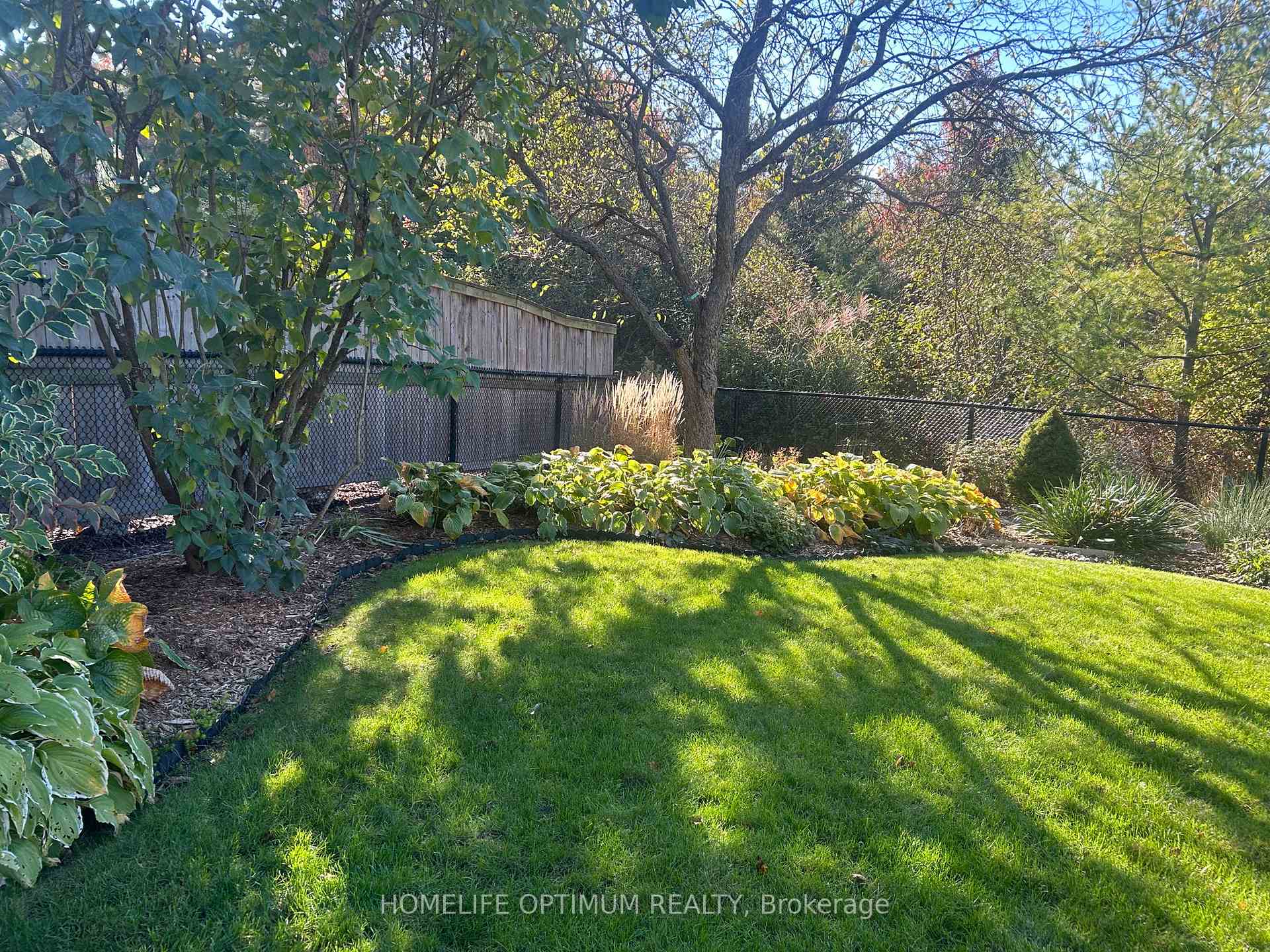 Photo 37 of 30 Benville Crescent E, Aurora, Aurora Estates — HOMEH