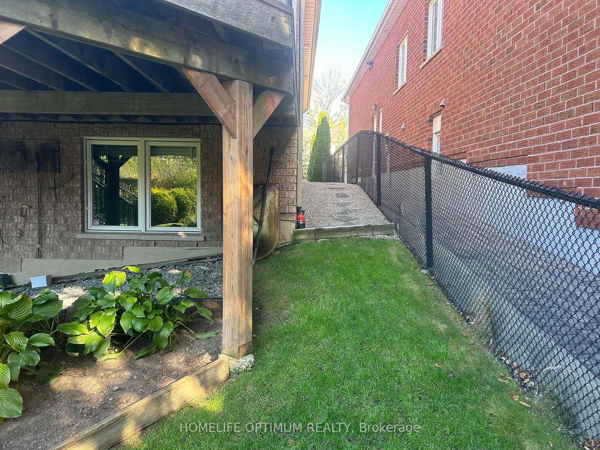 Photo 36 of 30 Benville Crescent E, Aurora, Aurora Estates — HOMEH