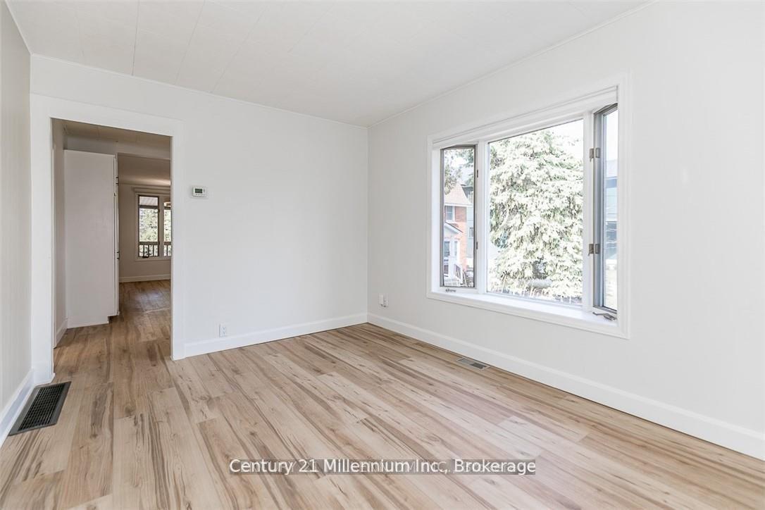 Photo 6 of 33 Niagara Street, Collingwood — HOMEH