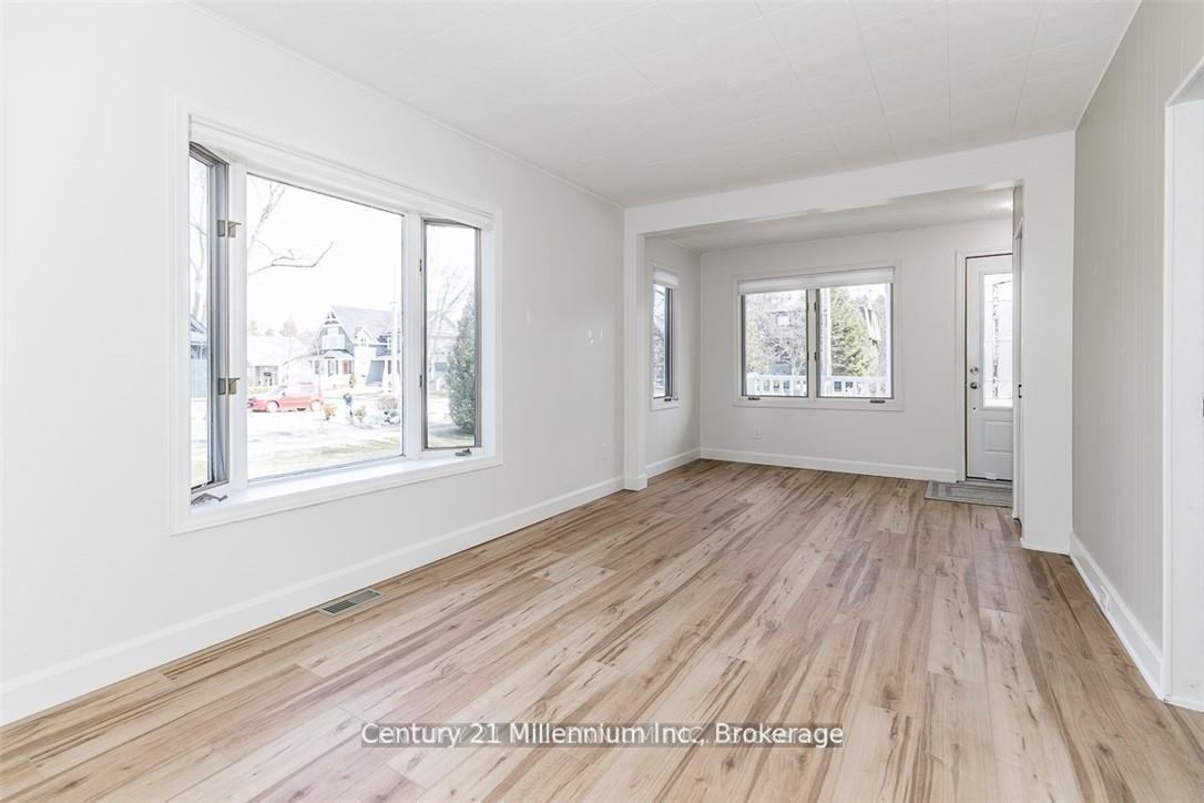 Photo 8 of 33 Niagara Street, Collingwood — HOMEH