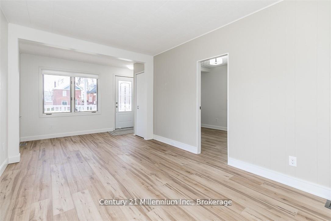 Photo 9 of 33 Niagara Street, Collingwood — HOMEH