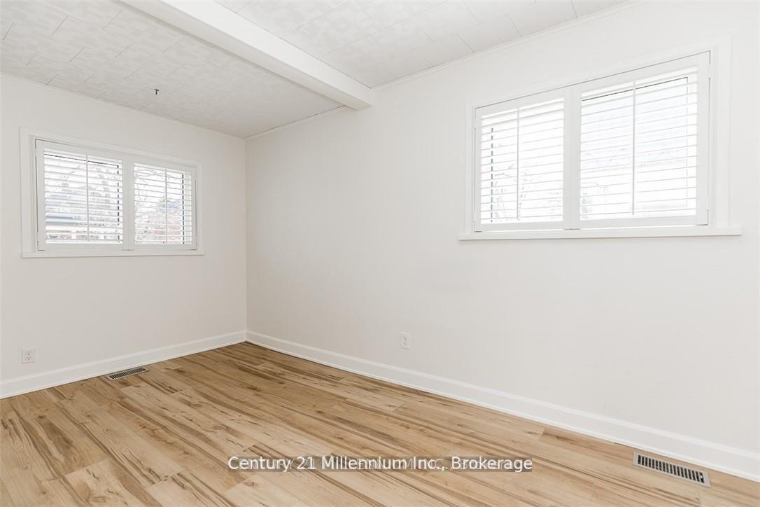 Photo 11 of 33 Niagara Street, Collingwood — HOMEH