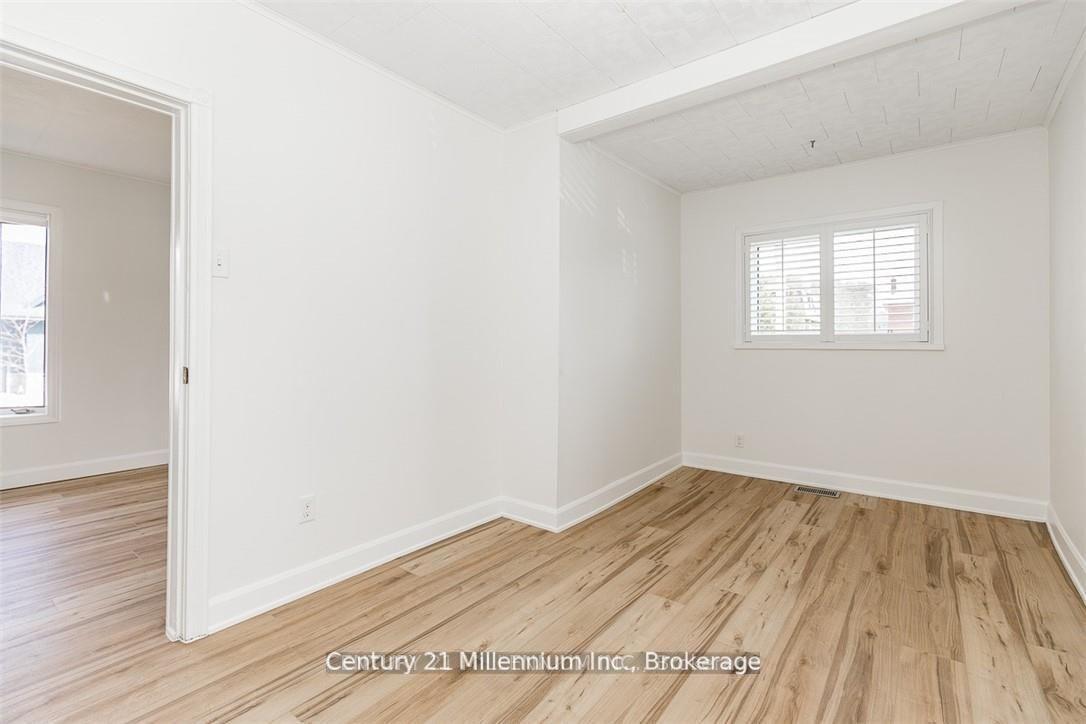 Photo 10 of 33 Niagara Street, Collingwood — HOMEH