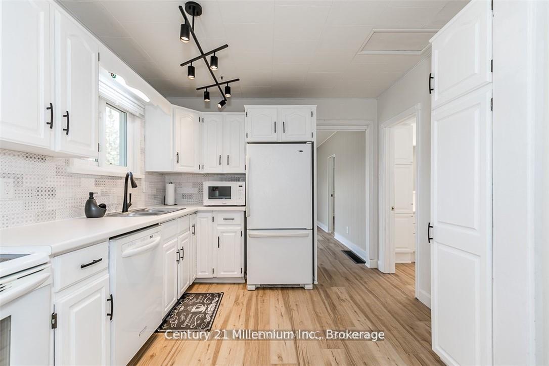 Photo 16 of 33 Niagara Street, Collingwood — HOMEH