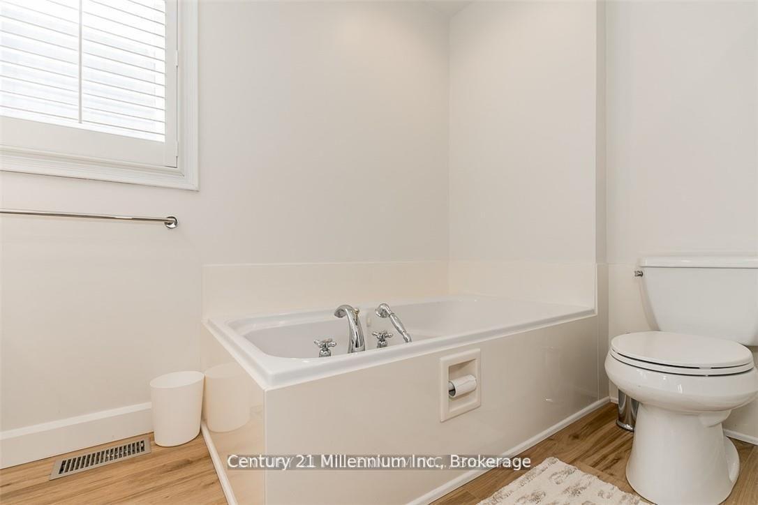 Photo 22 of 33 Niagara Street, Collingwood — HOMEH