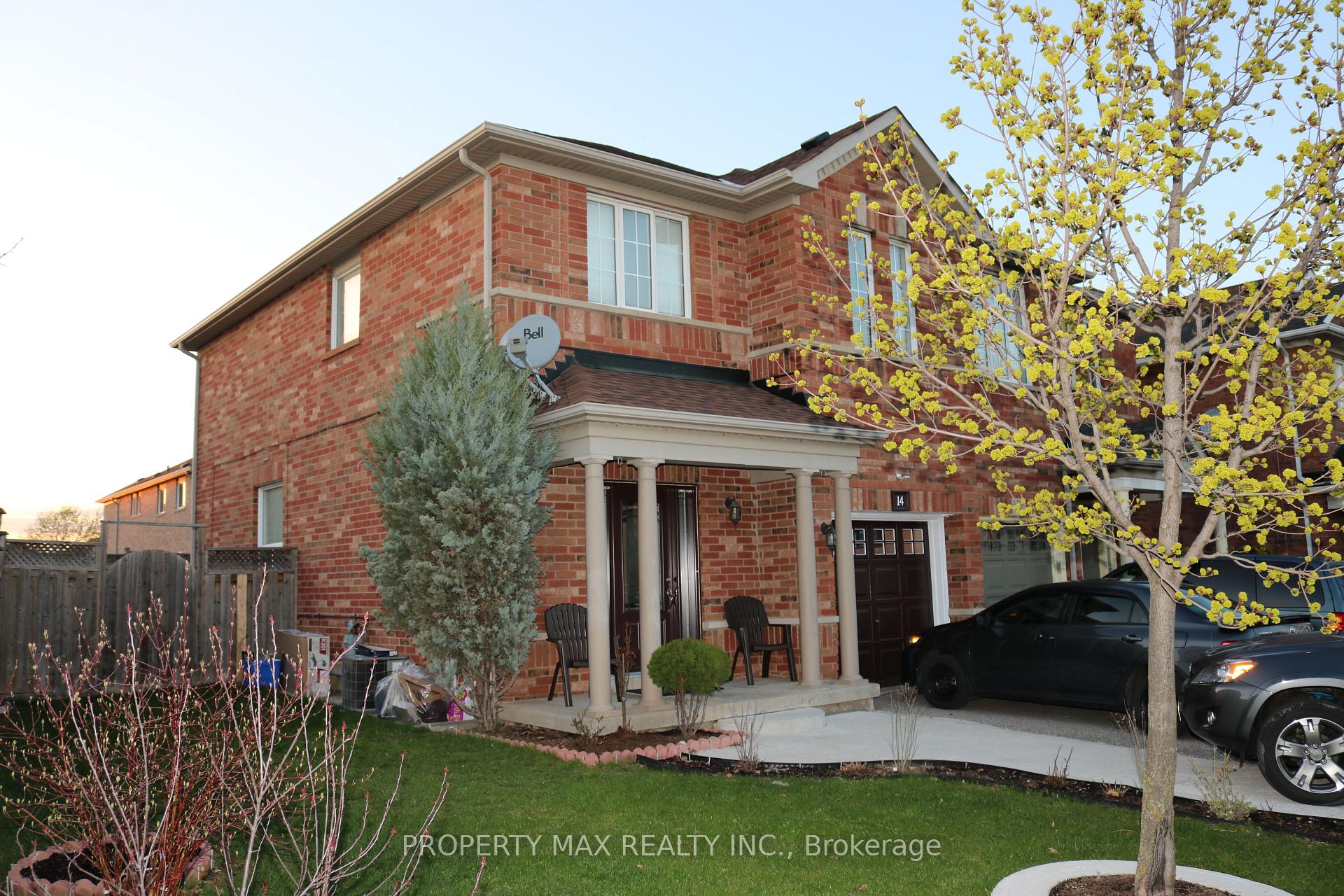 Front of 14 Rivermere Court