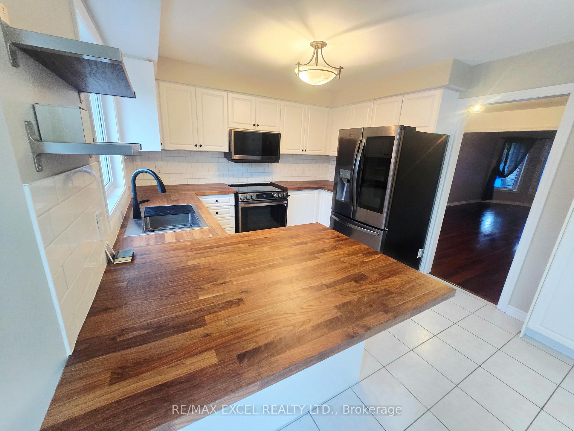 Photo 4 of 38 Shaina Court, Barrie, Painswick South — HOMEH