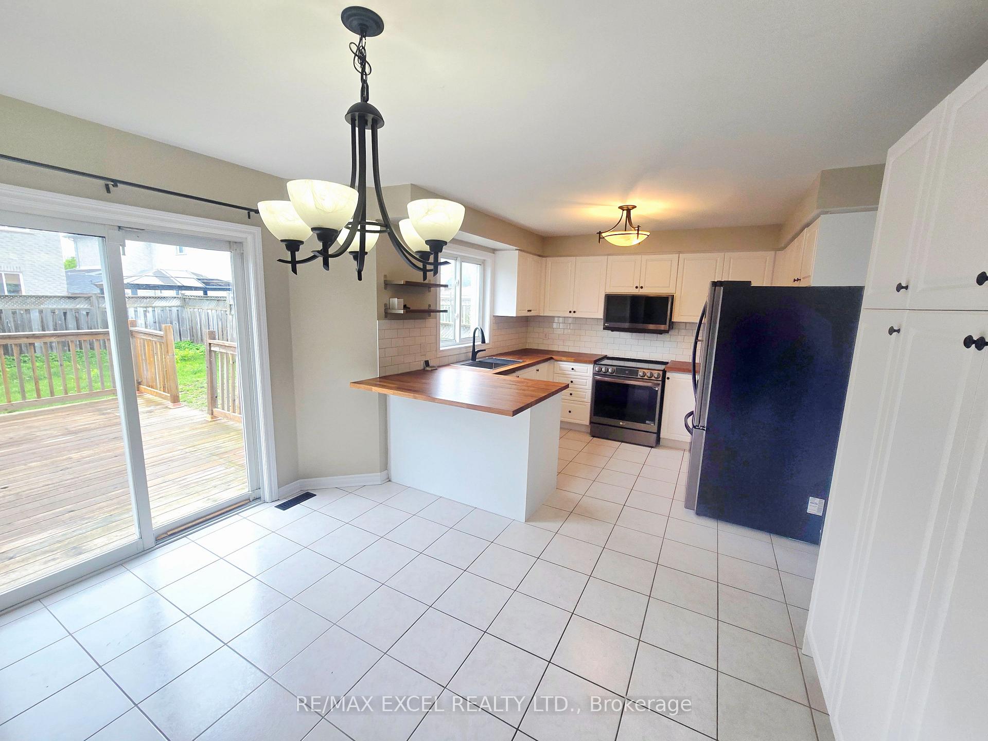 Photo 5 of 38 Shaina Court, Barrie, Painswick South — HOMEH