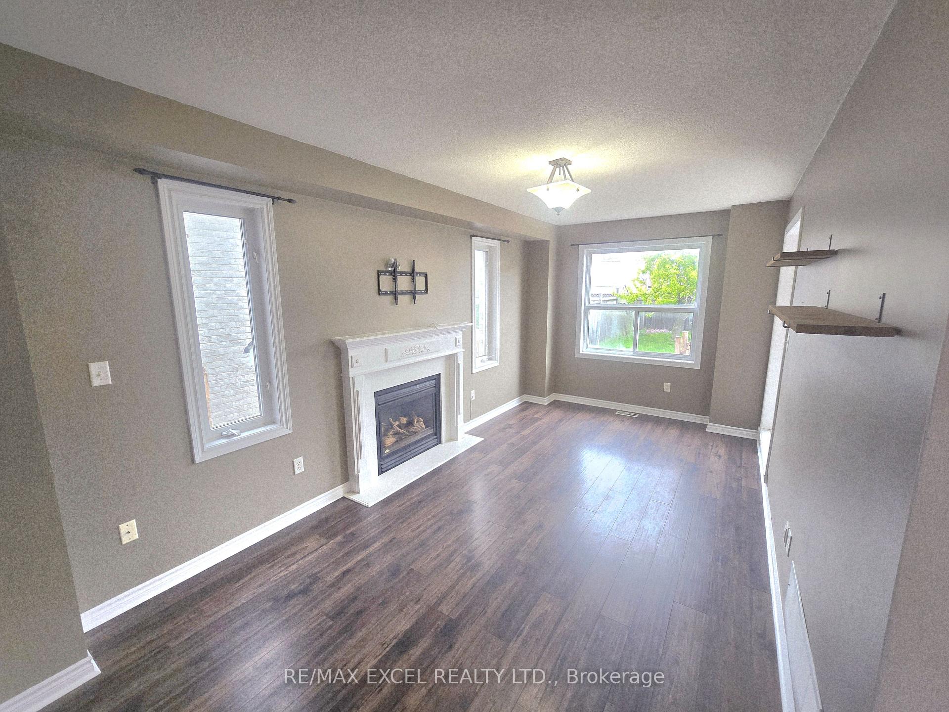 Photo 10 of 38 Shaina Court, Barrie, Painswick South — HOMEH