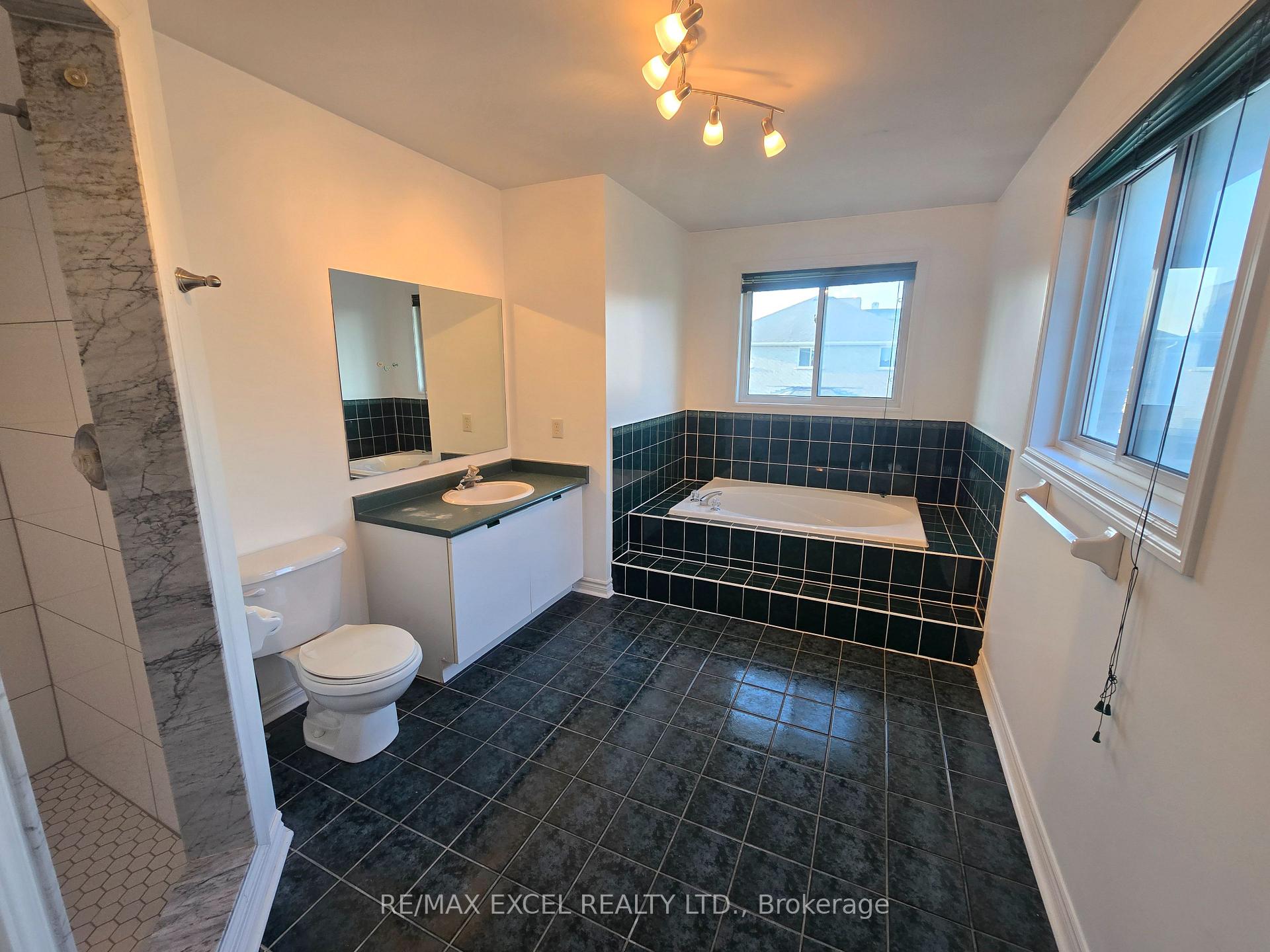 Photo 14 of 38 Shaina Court, Barrie, Painswick South — HOMEH