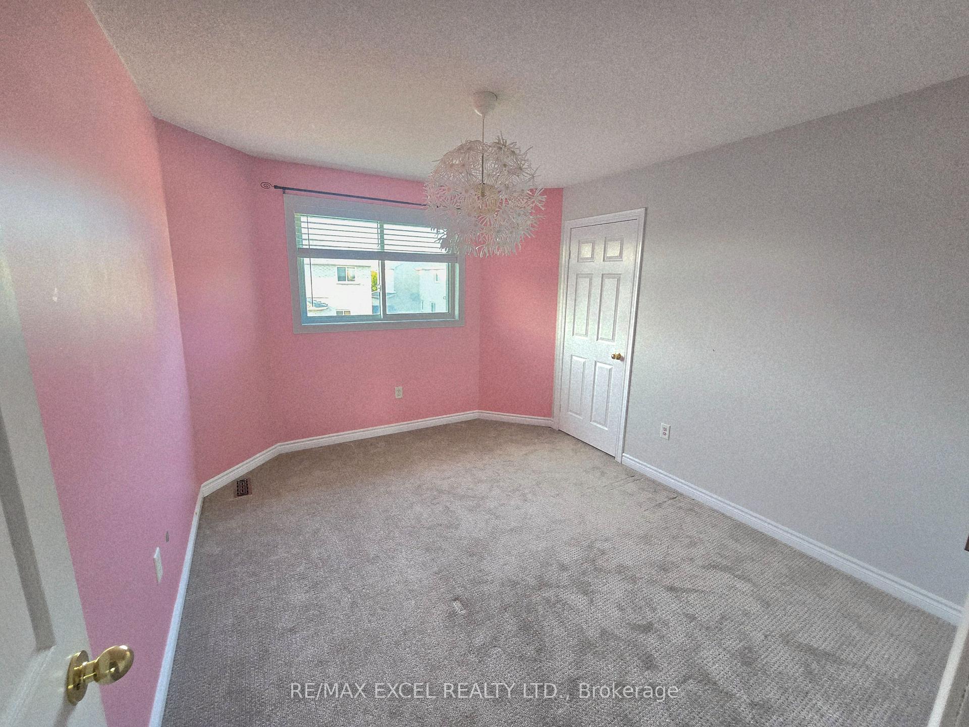 Photo 19 of 38 Shaina Court, Barrie, Painswick South — HOMEH