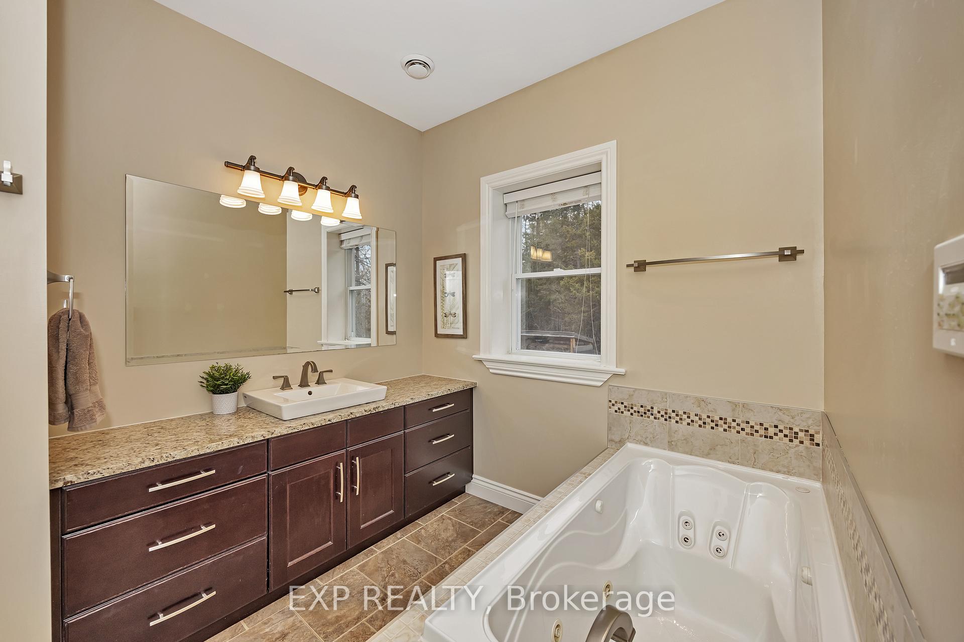 Photo 19 of 155 Wilbert Cox Drive, Ottawa, Huntley Ward (South East) — HOMEH