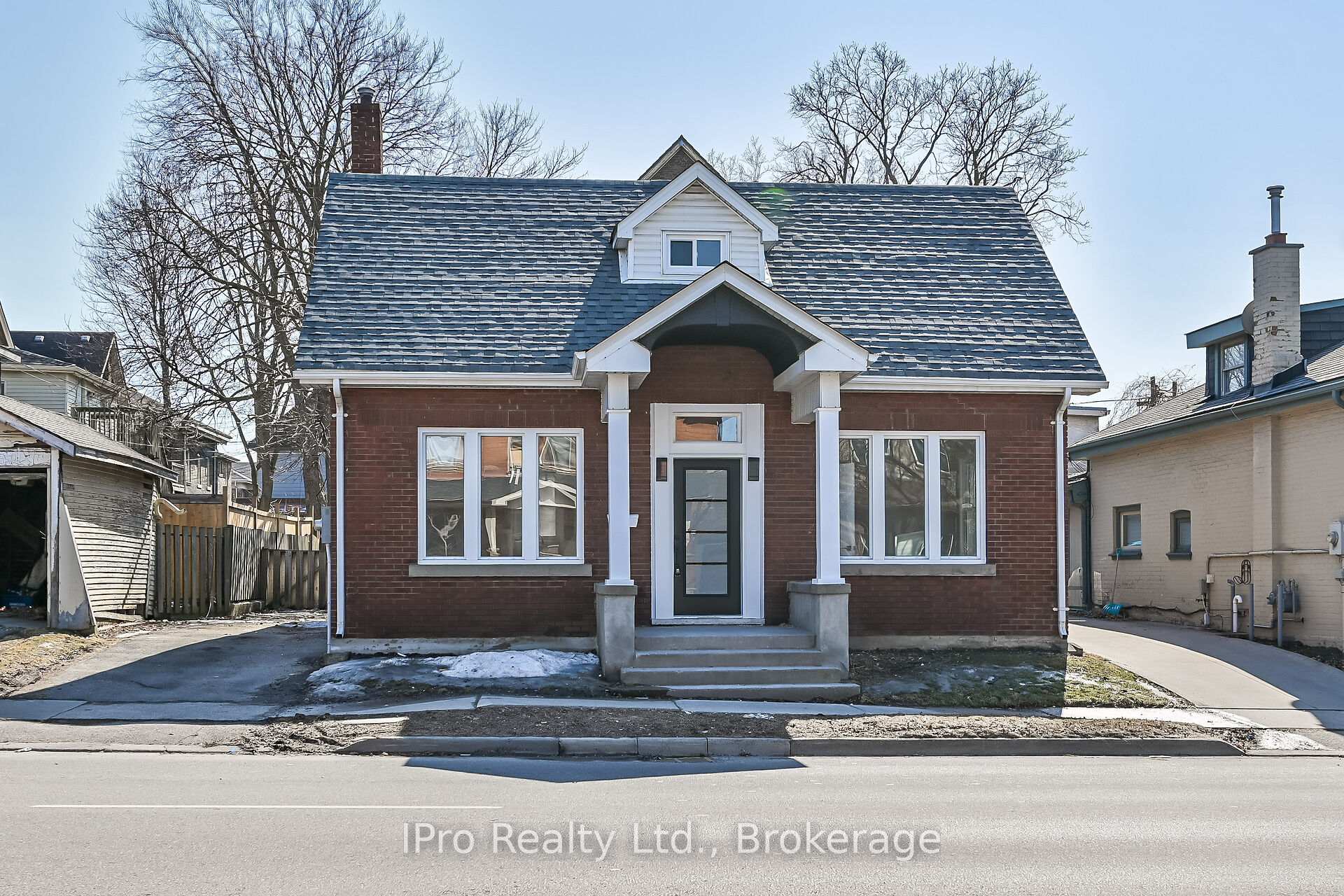 Photo 2 of 241 Dalhousie Street, Brant, Brantford Twp — HOMEH