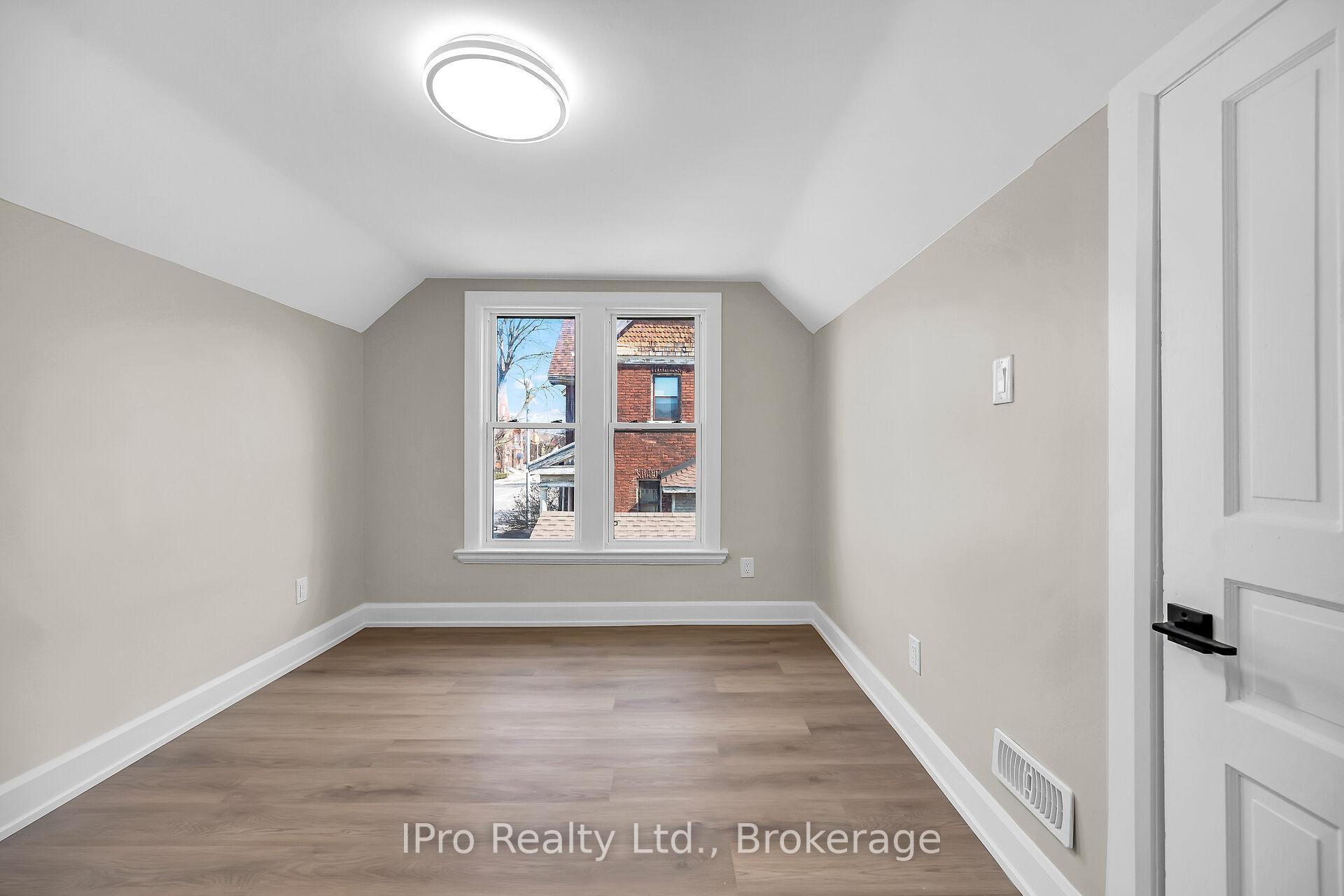Photo 32 of 241 Dalhousie Street, Brant, Brantford Twp — HOMEH