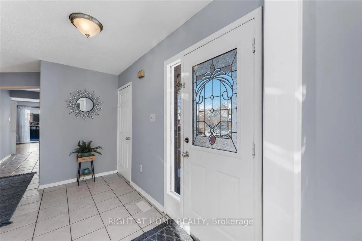 Photo 4 of 2 Wooliston Crescent, Brampton, Fletcher's West — HOMEH
