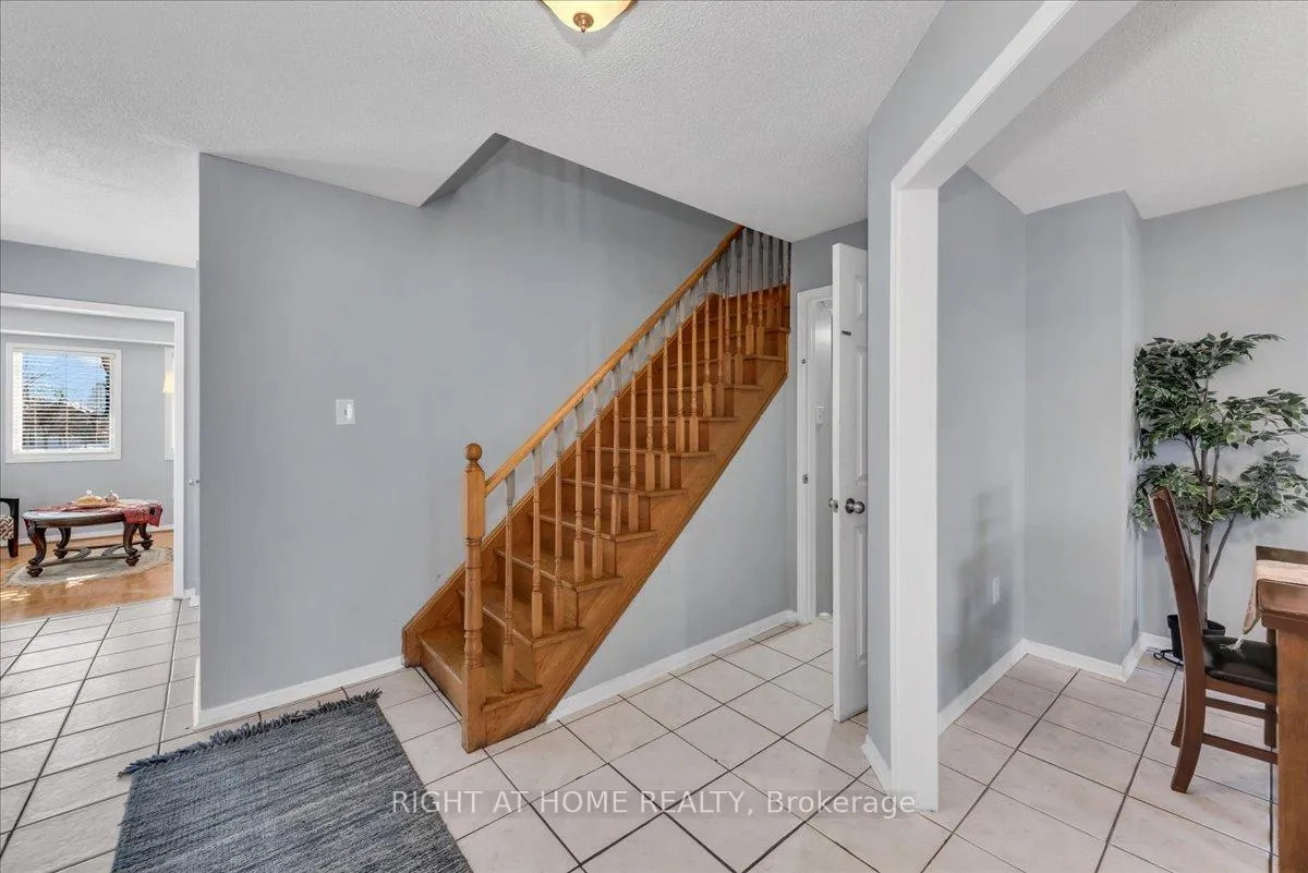 Photo 8 of 2 Wooliston Crescent, Brampton, Fletcher's West — HOMEH