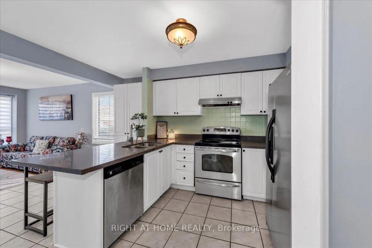 Photo 18 of 2 Wooliston Crescent, Brampton, Fletcher's West — HOMEH