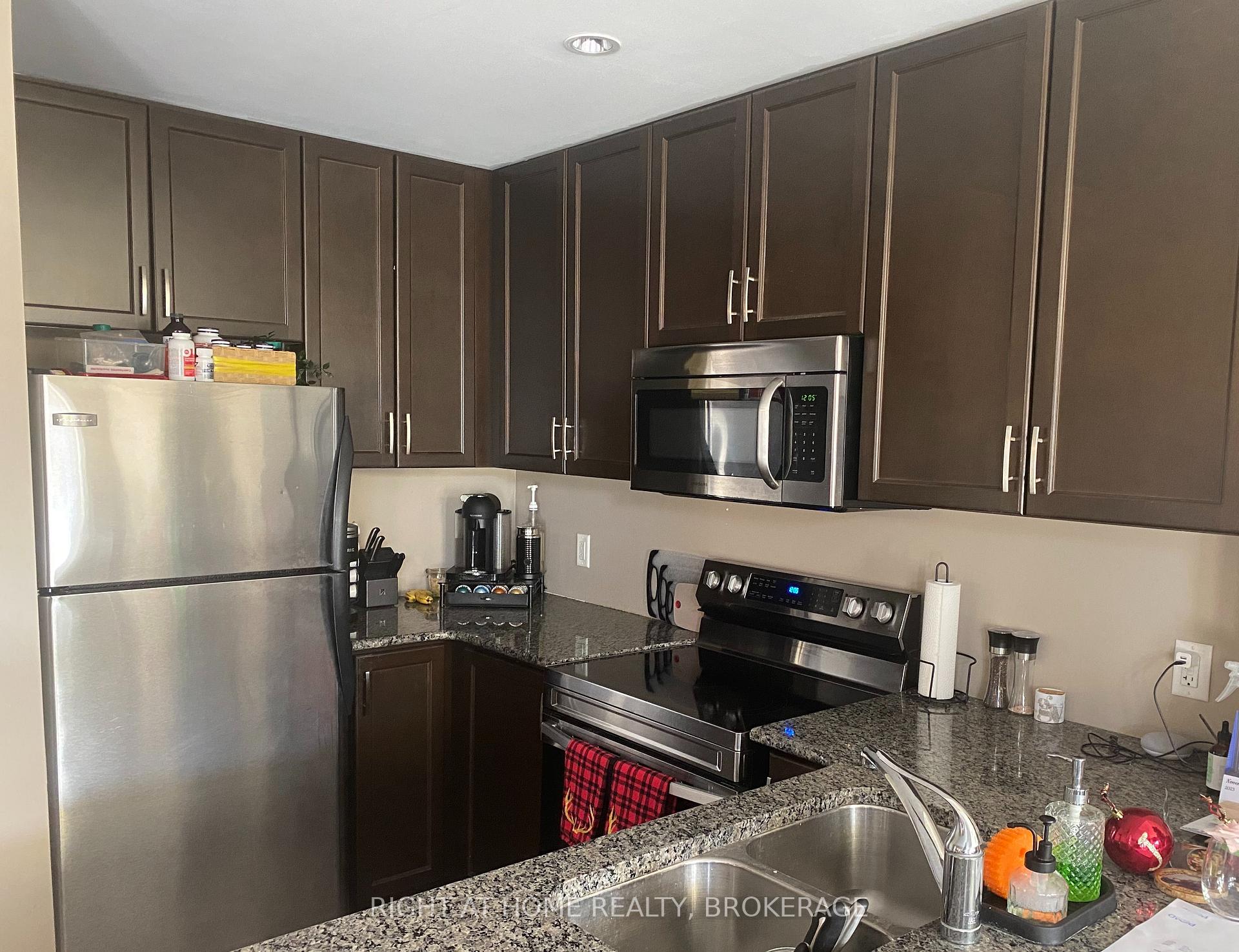 Photo 3 of Unit 301, 5327 Upper Middle Drive, Burlington, Orchard — HOMEH